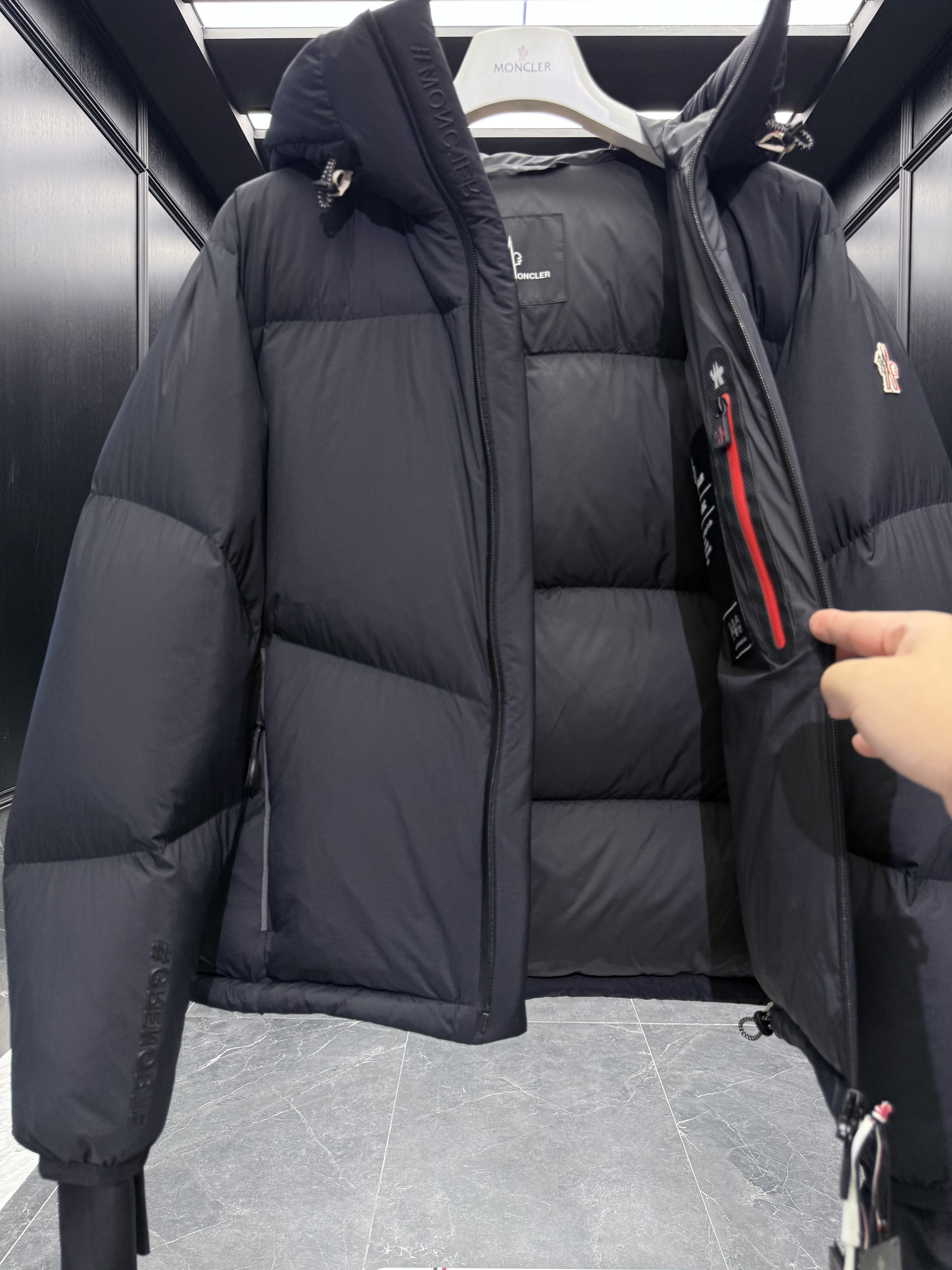 MONCLER Мужской пуховик Grenoble Mandres MONCLER Мужской пуховик Grenoble Mandres