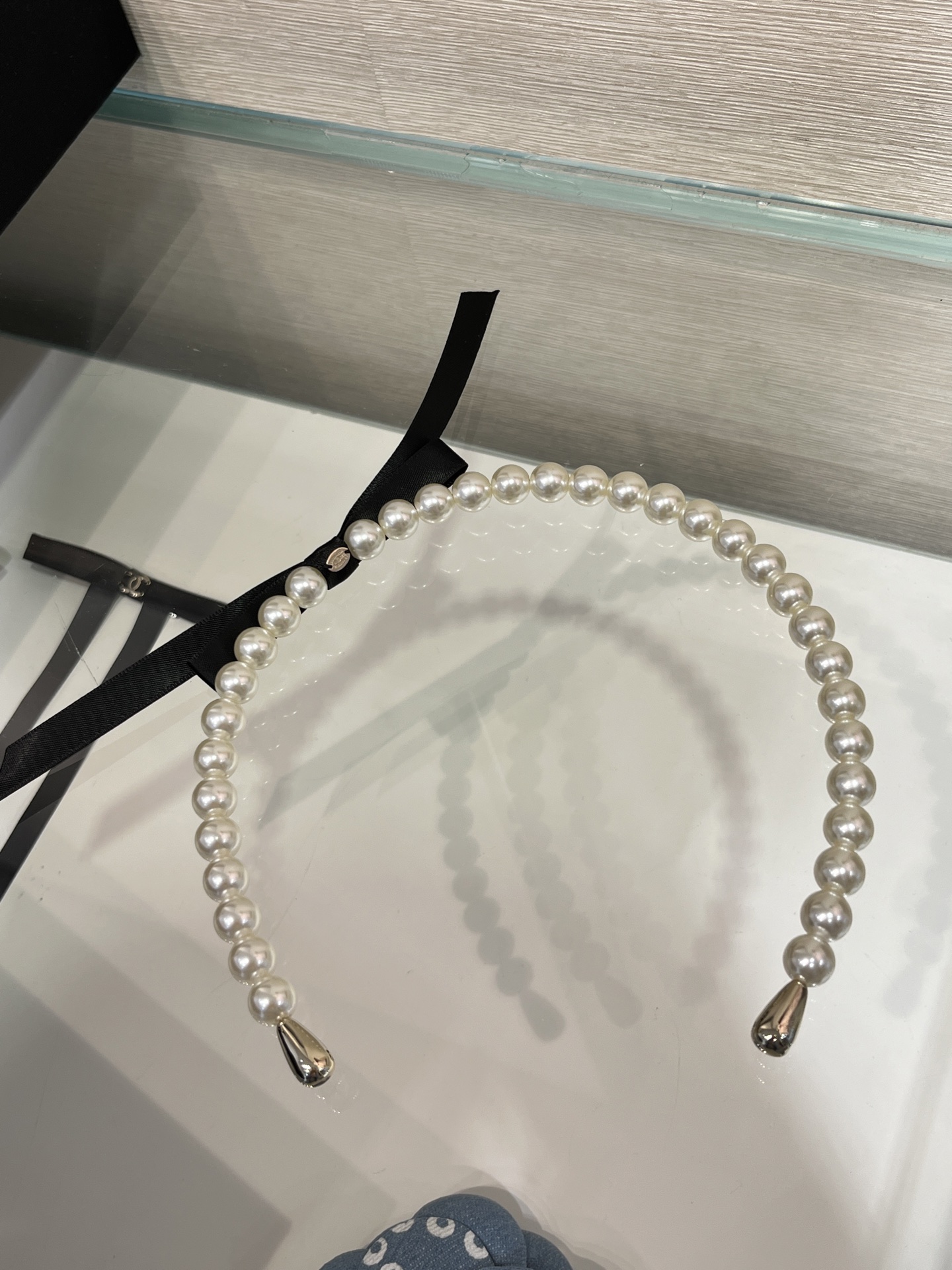 CHANEL Женский ободок на голову с жемчугом CHANEL Женский ободок на голову с жемчугом