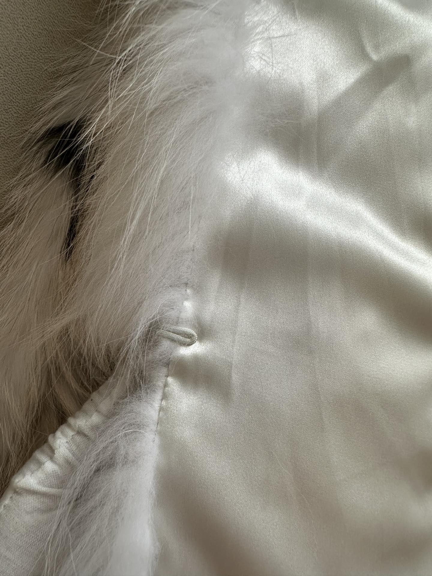 FENDI Женская шуба из меха лисы FENDI Женская шуба из меха лисы