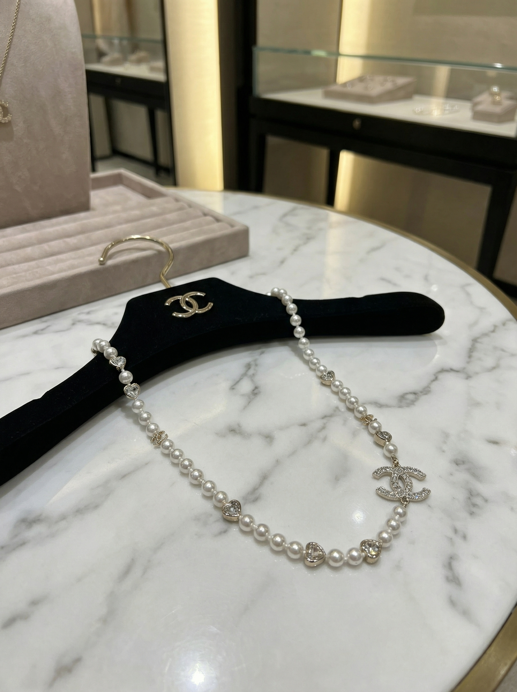 CHANEL Женское Колье в классическом стиле CHANEL Женское Колье в классическом стиле