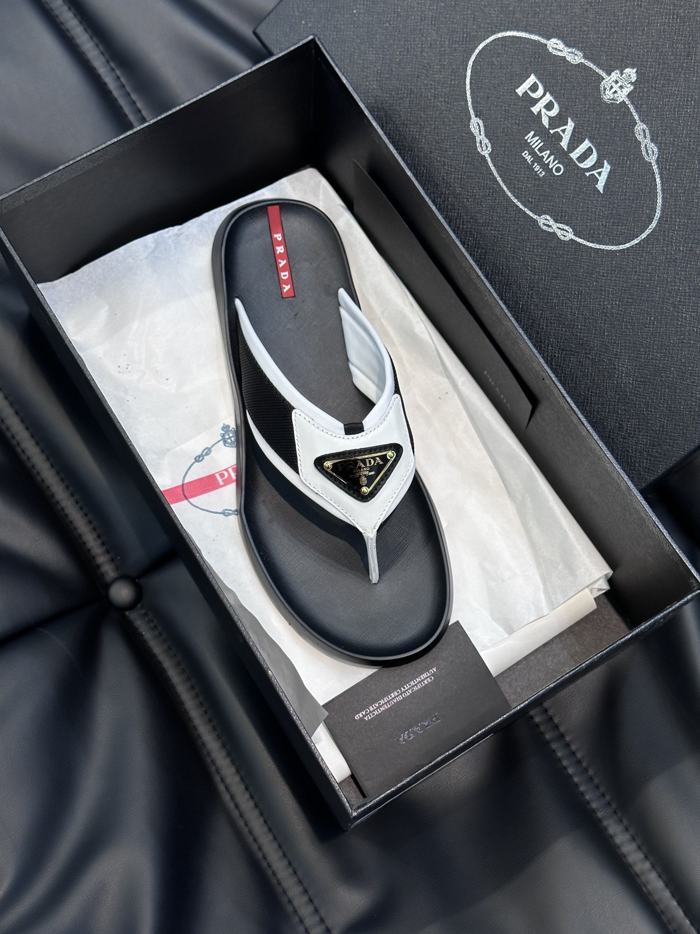 PRADA Мужские шлёпанцы-вьетнамки PRADA Мужские шлёпанцы-вьетнамки