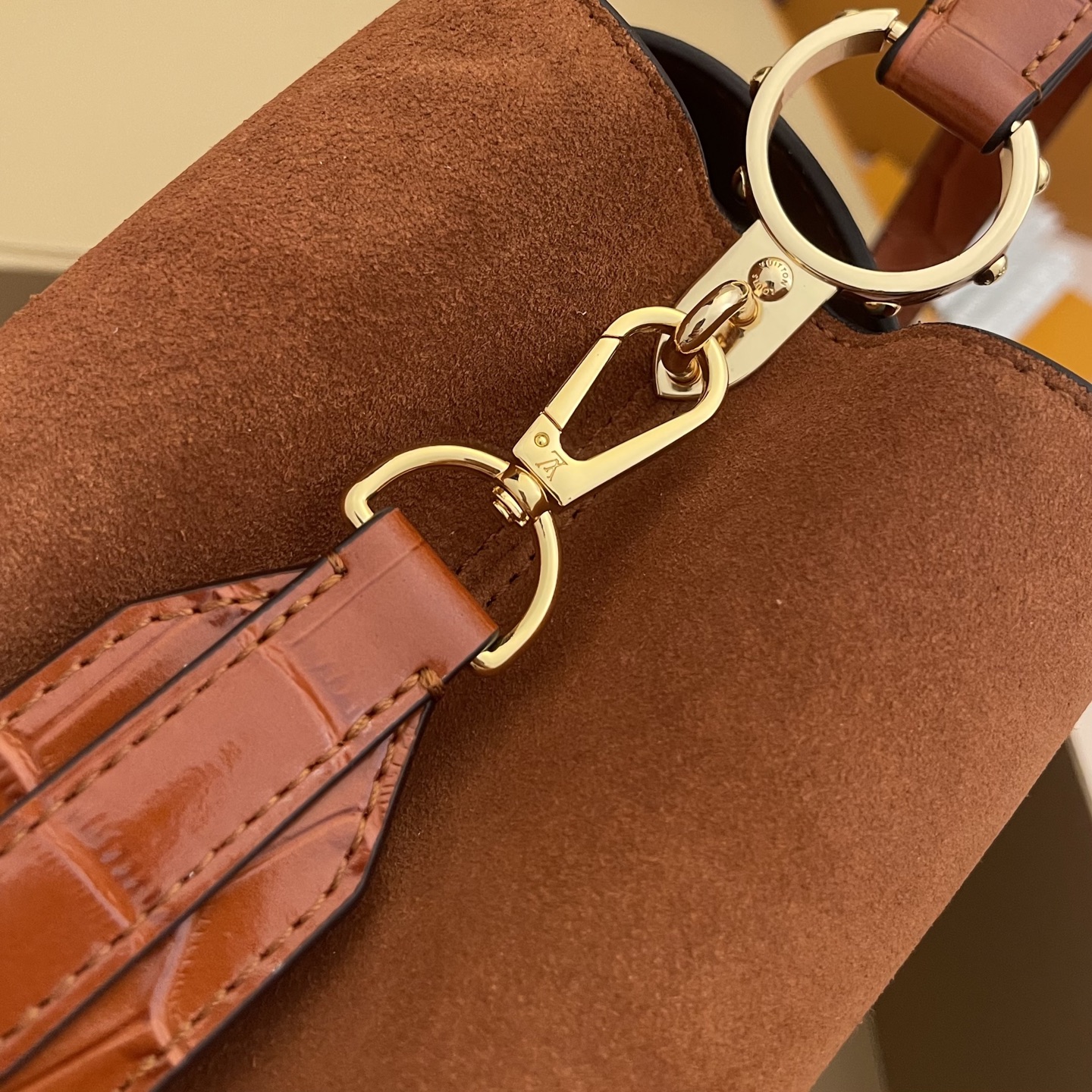 LOUIS VUITTON Женская сумка Capucines Souple M14371 LOUIS VUITTON Женская сумка Capucines Souple M14371