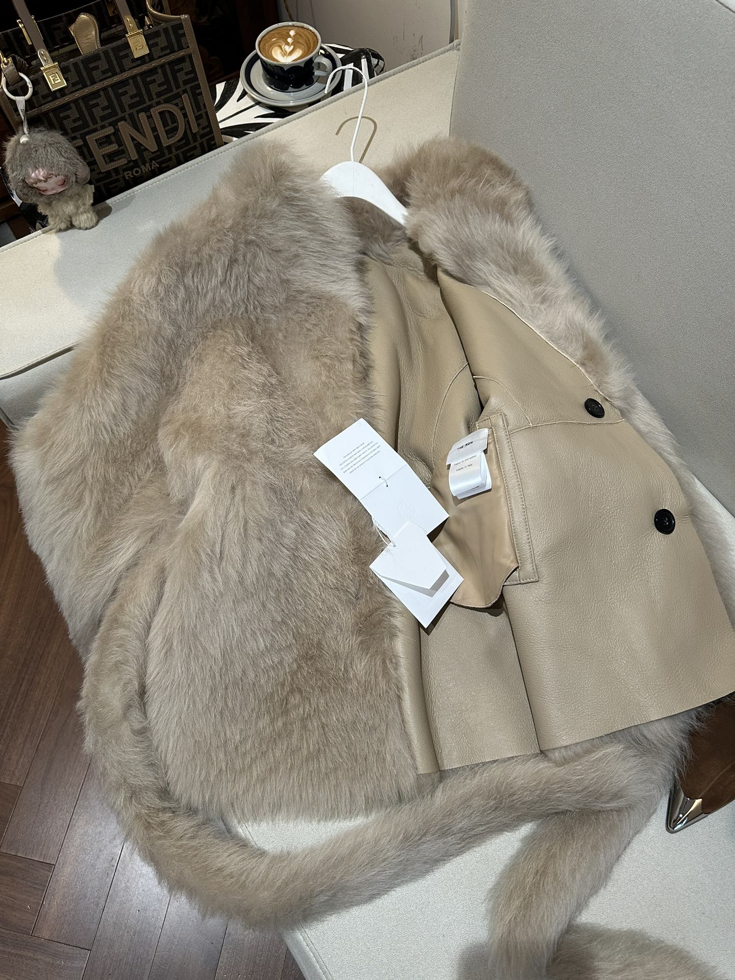 THE ROW Женская шуба из овчины THE ROW Женская шуба из овчины