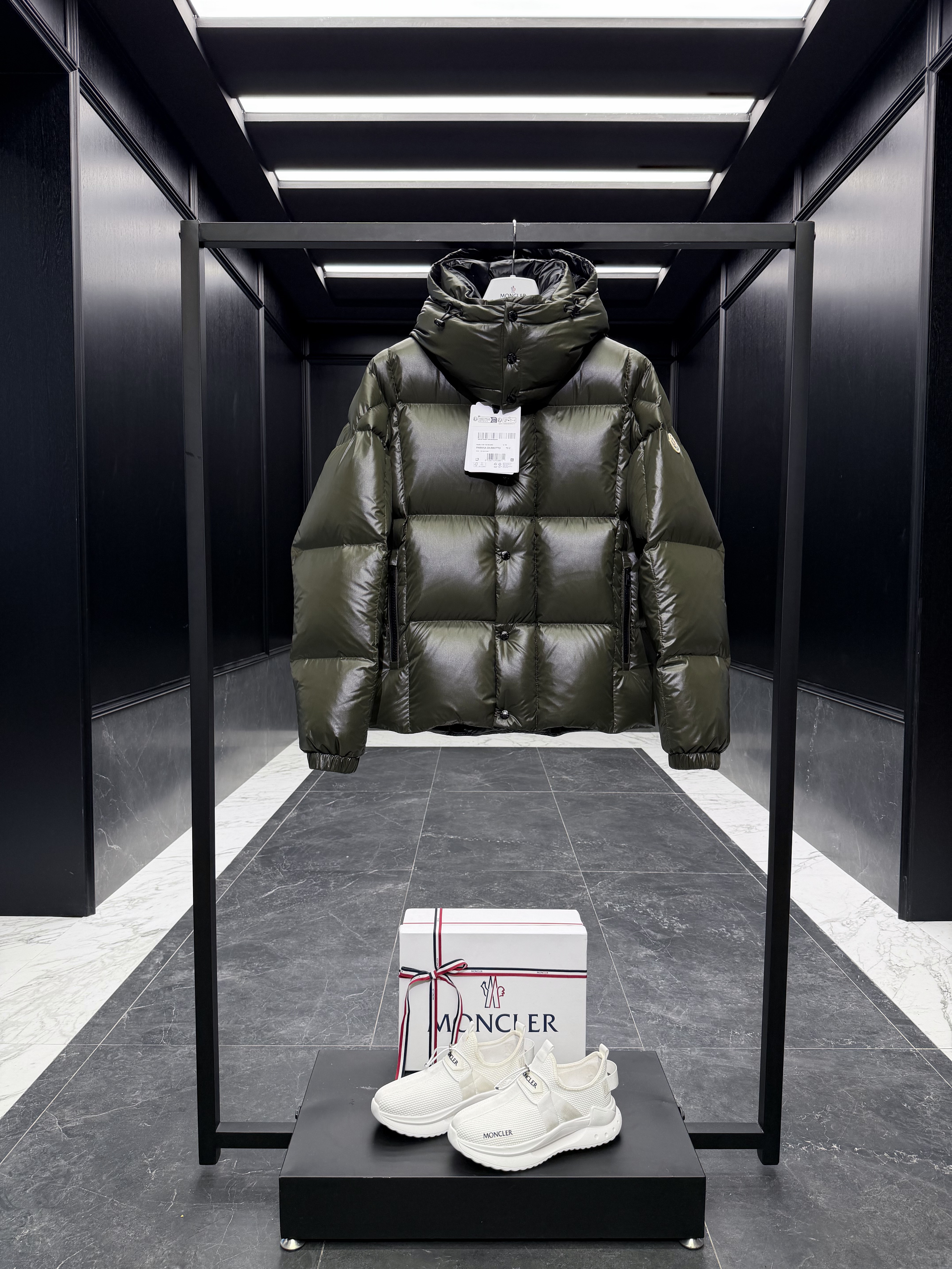 MONCLER Мужской пуховик Parana 