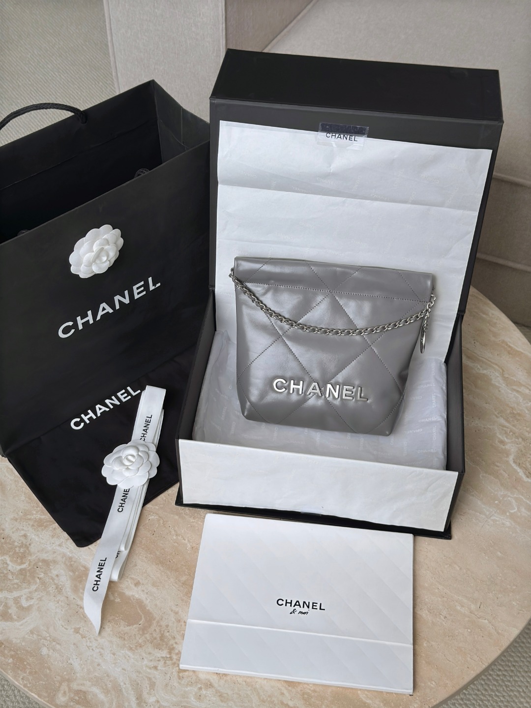 CHANEL Женская сумка 22 Mini