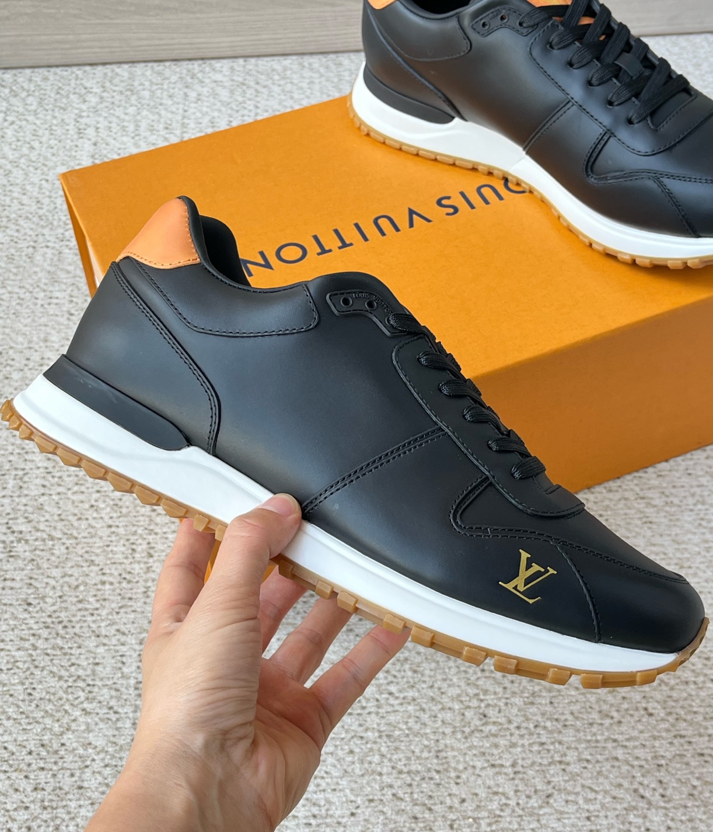 LOUIS VUITTON Мужские кроссовки из телячьей кожи 