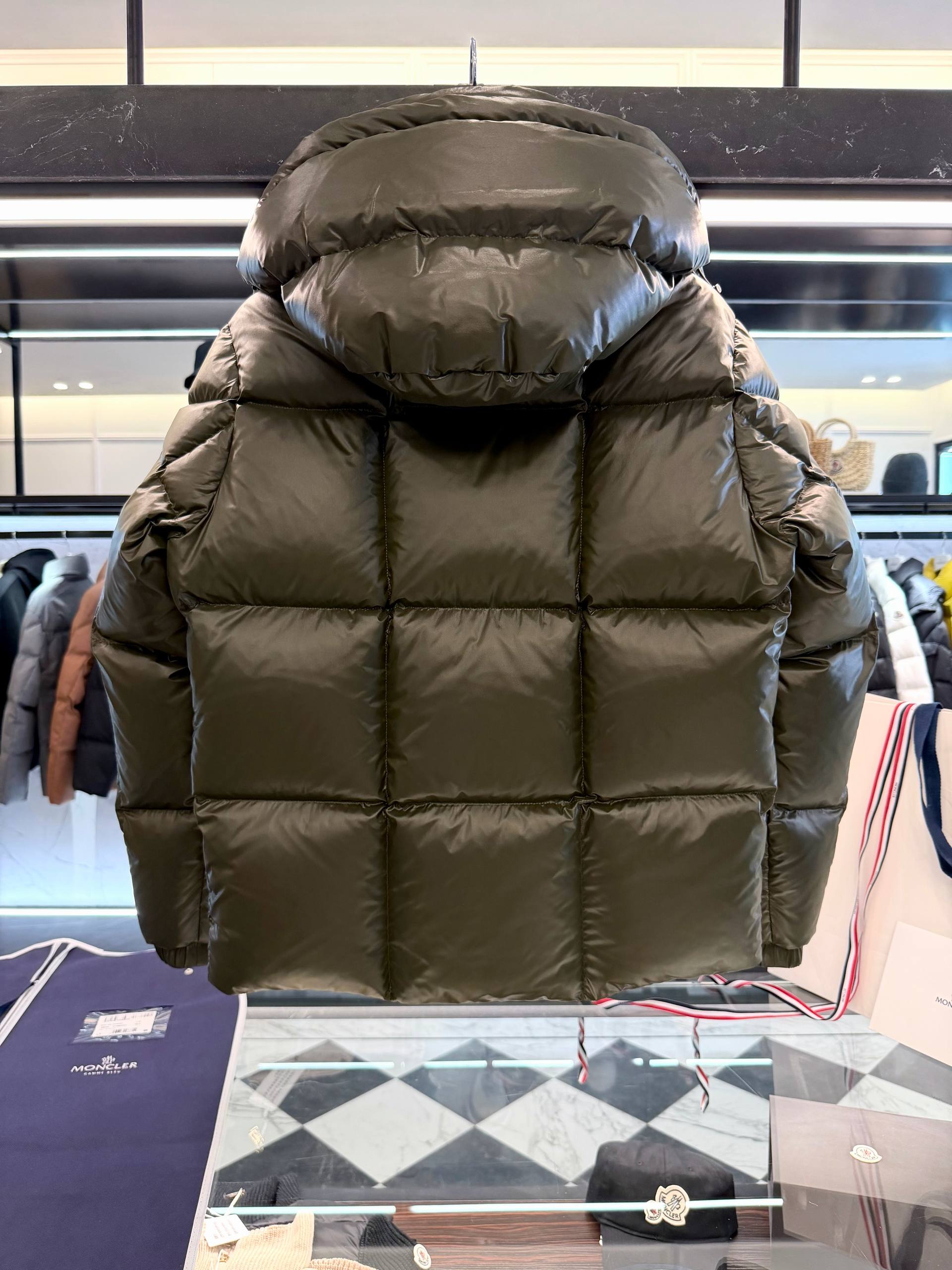 MONCLER Мужской стеганый пуховик MONCLER Мужской стеганый пуховик