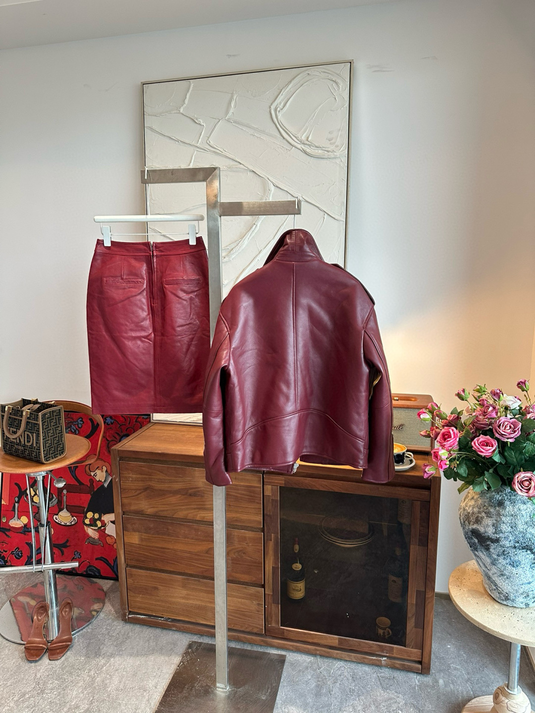 SAINT LAURENT Женский кожаный костюм с юбкой-карандаш SAINT LAURENT Женский кожаный костюм с юбкой-карандаш