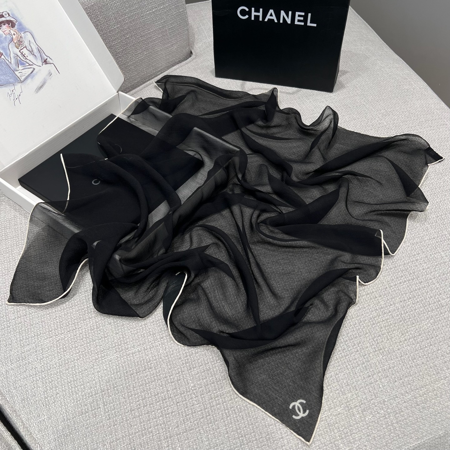 CHANEL Женский платок шёлк