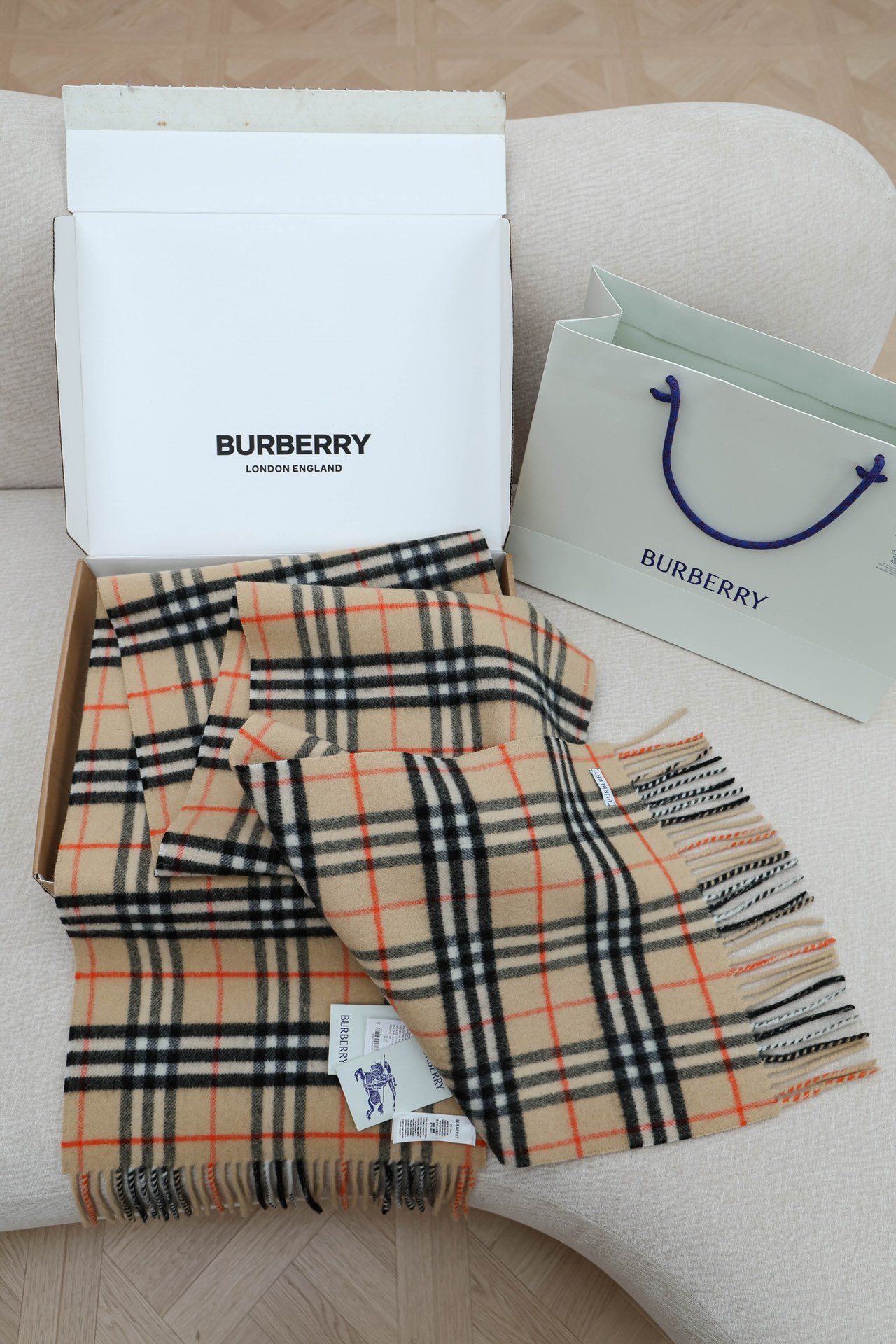 BURBERRY Женский шарф из кашемира BURBERRY Женский шарф из кашемира