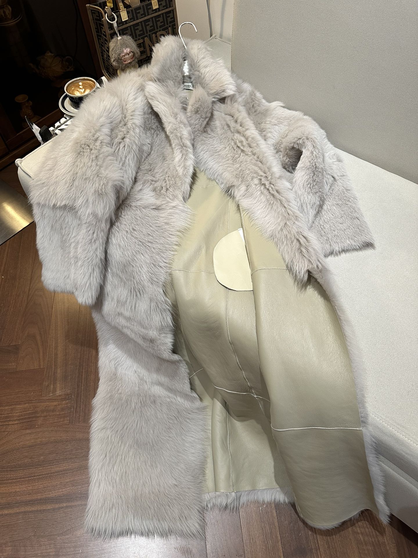 HERMES Женская шуба из овчины HERMES Женская шуба из овчины