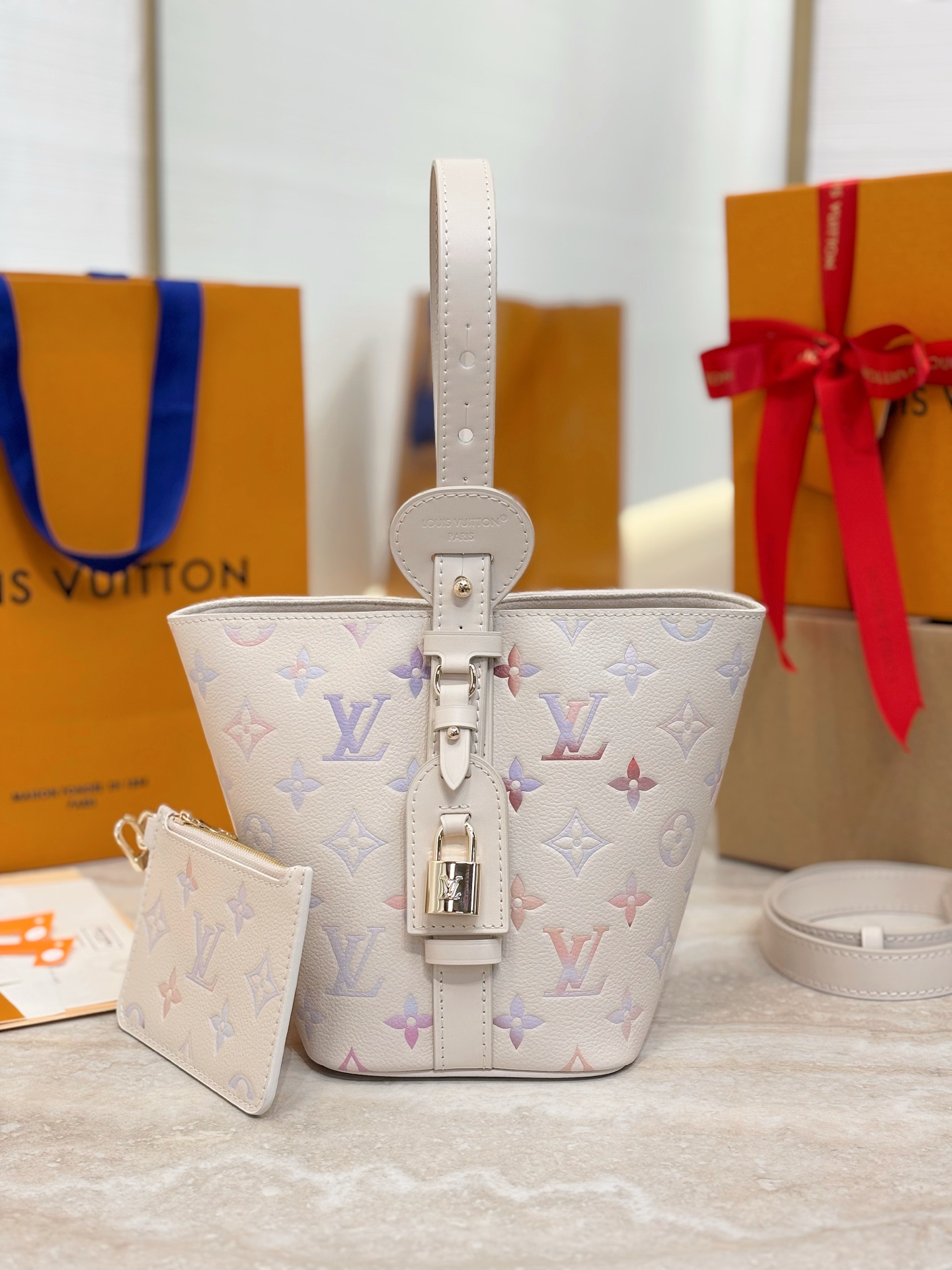 LOUIS VUITTON Женская сумка All In BB M25673 LOUIS VUITTON Женская сумка All In BB M25673