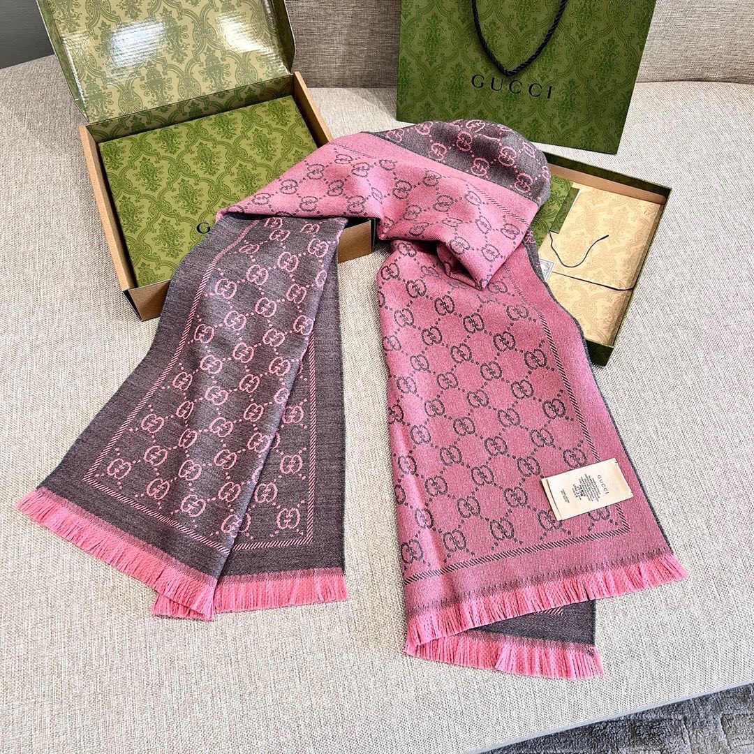 GUCCI Женский жаккардовый шарф GUCCI Женский жаккардовый шарф