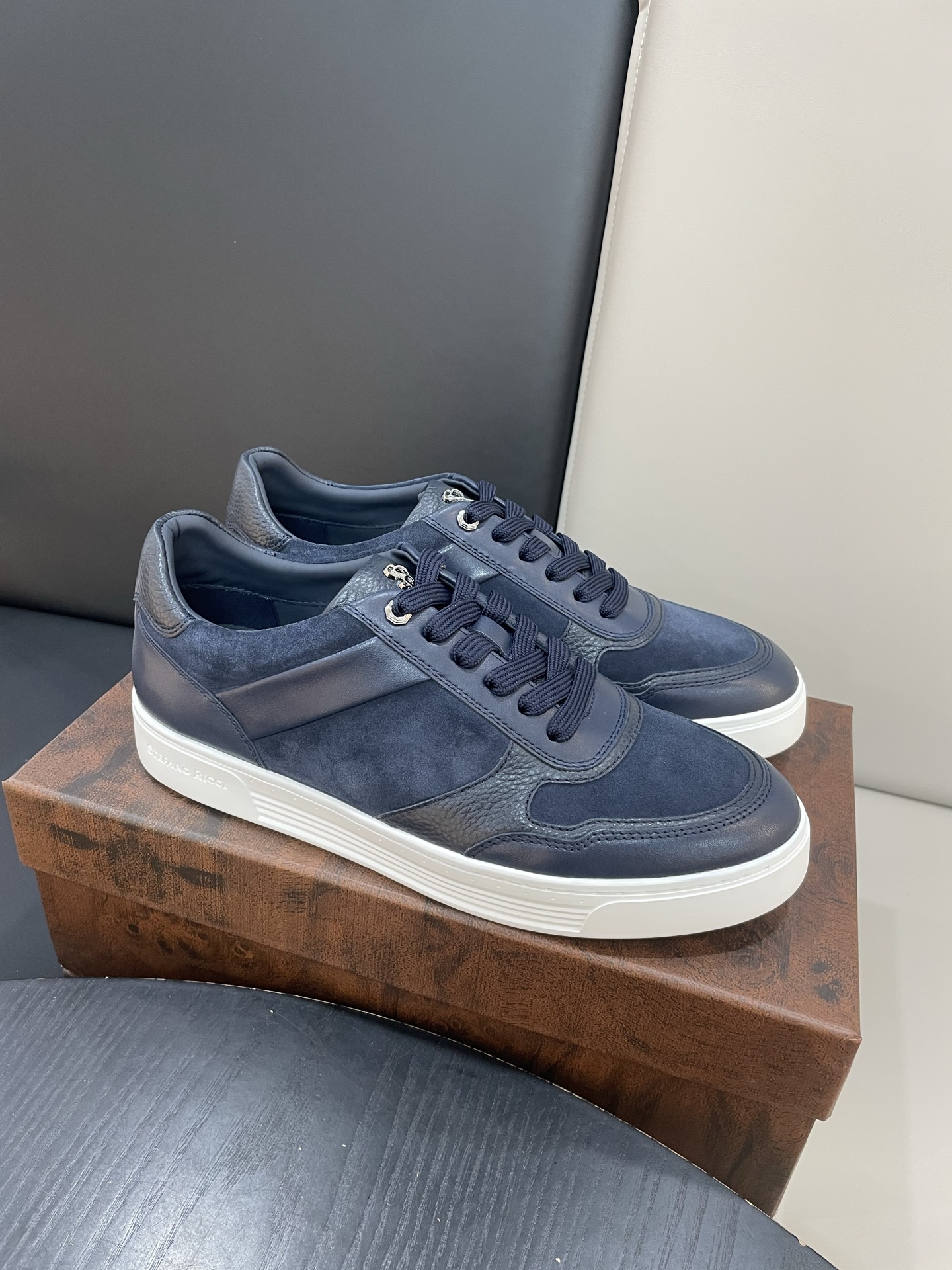 STEFANO RICCI Мужские кроссовки с комбинированным верхом из гладкой кожи и бархатистой замши 