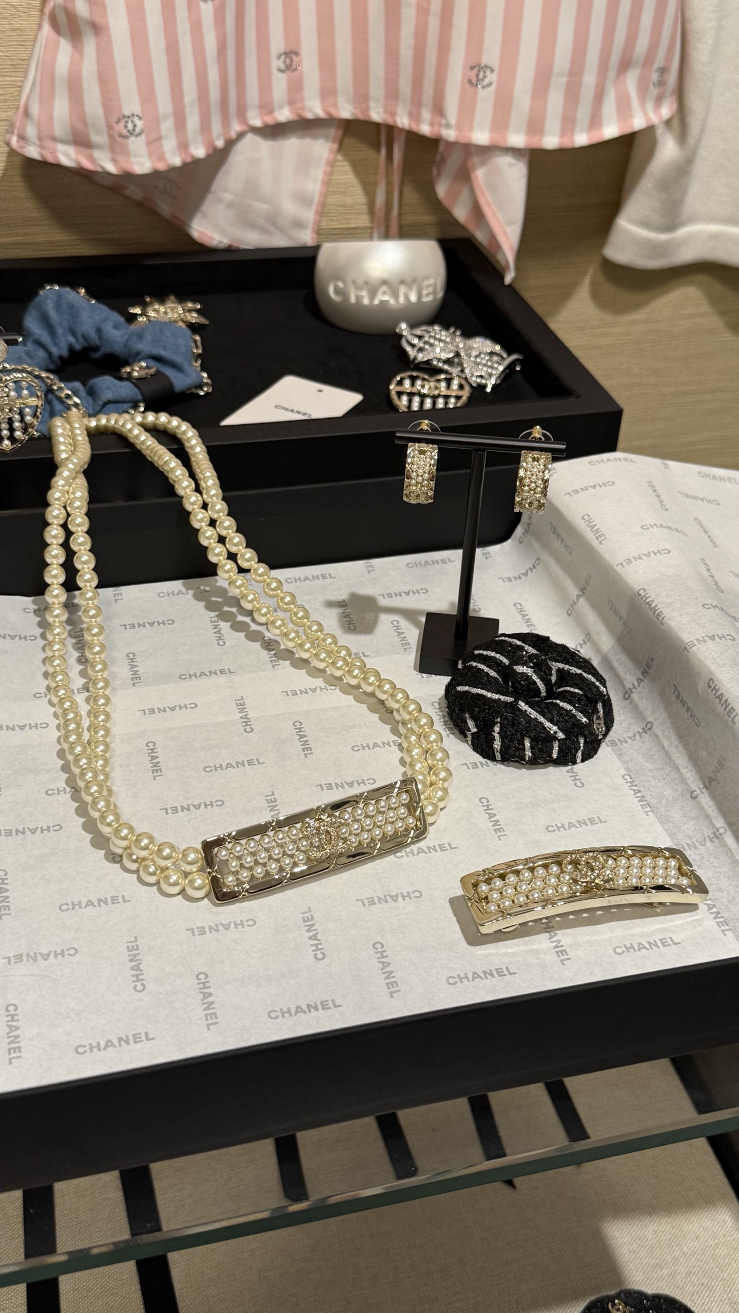 CHANEL Женский цепочка-ремень 25A с жемчугом CHANEL Женский цепочка-ремень 25A с жемчугом
