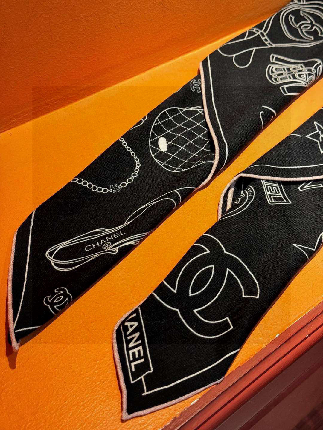 CHANEL Женский платок кашемир CHANEL Женский платок кашемир