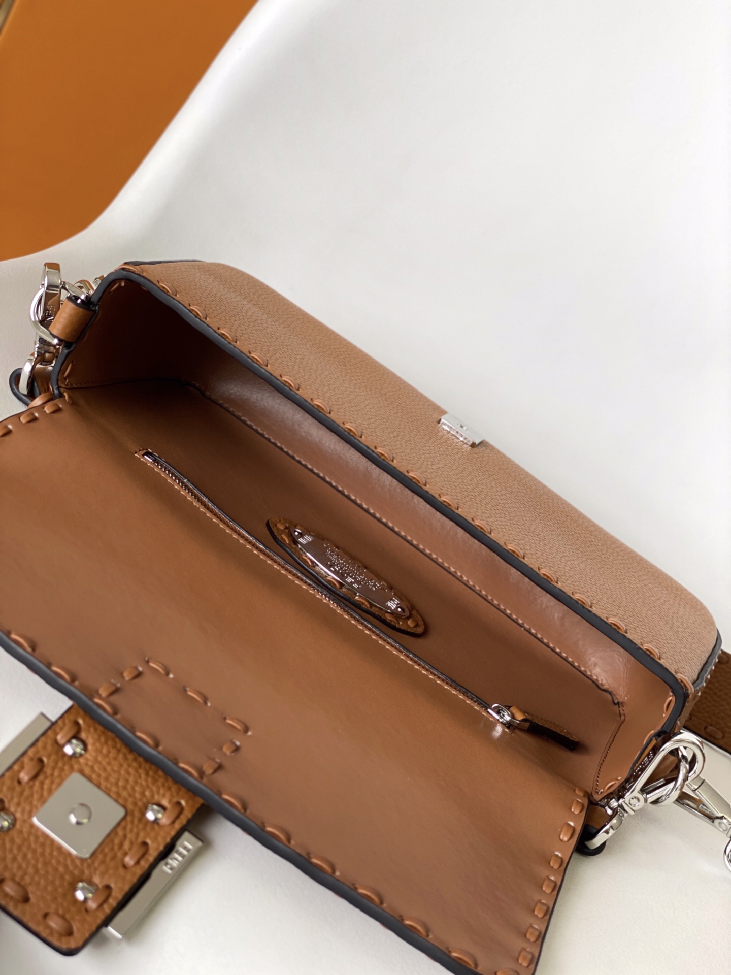 FENDI Женская сумка baguette 