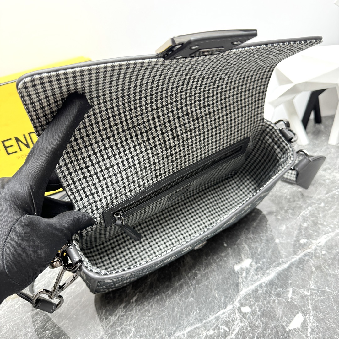 FENDI Женская жаккардовая сумка Baguette 