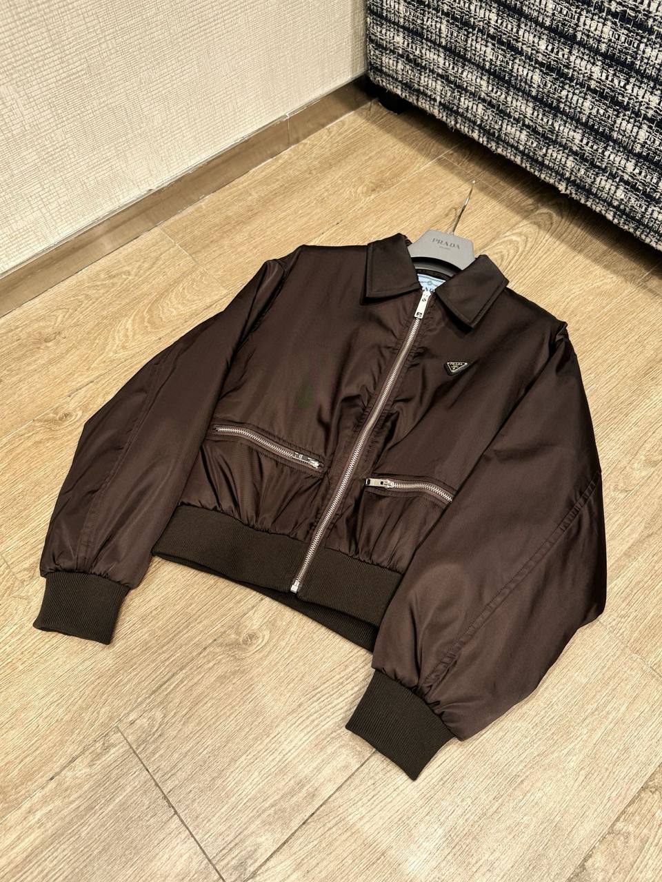 PRADA Женская ветровка из нейлона  PRADA Женская ветровка из нейлона