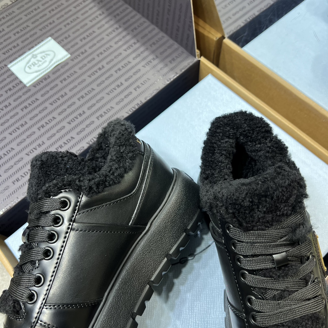 PRADA Женские ботинки на толстой подошве с мехом