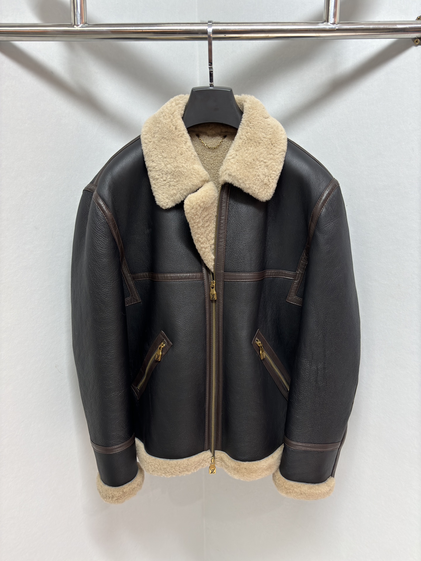 LOUIS VUITTON Мужская кожаная дублёнка LOUIS VUITTON Мужская кожаная дублёнка