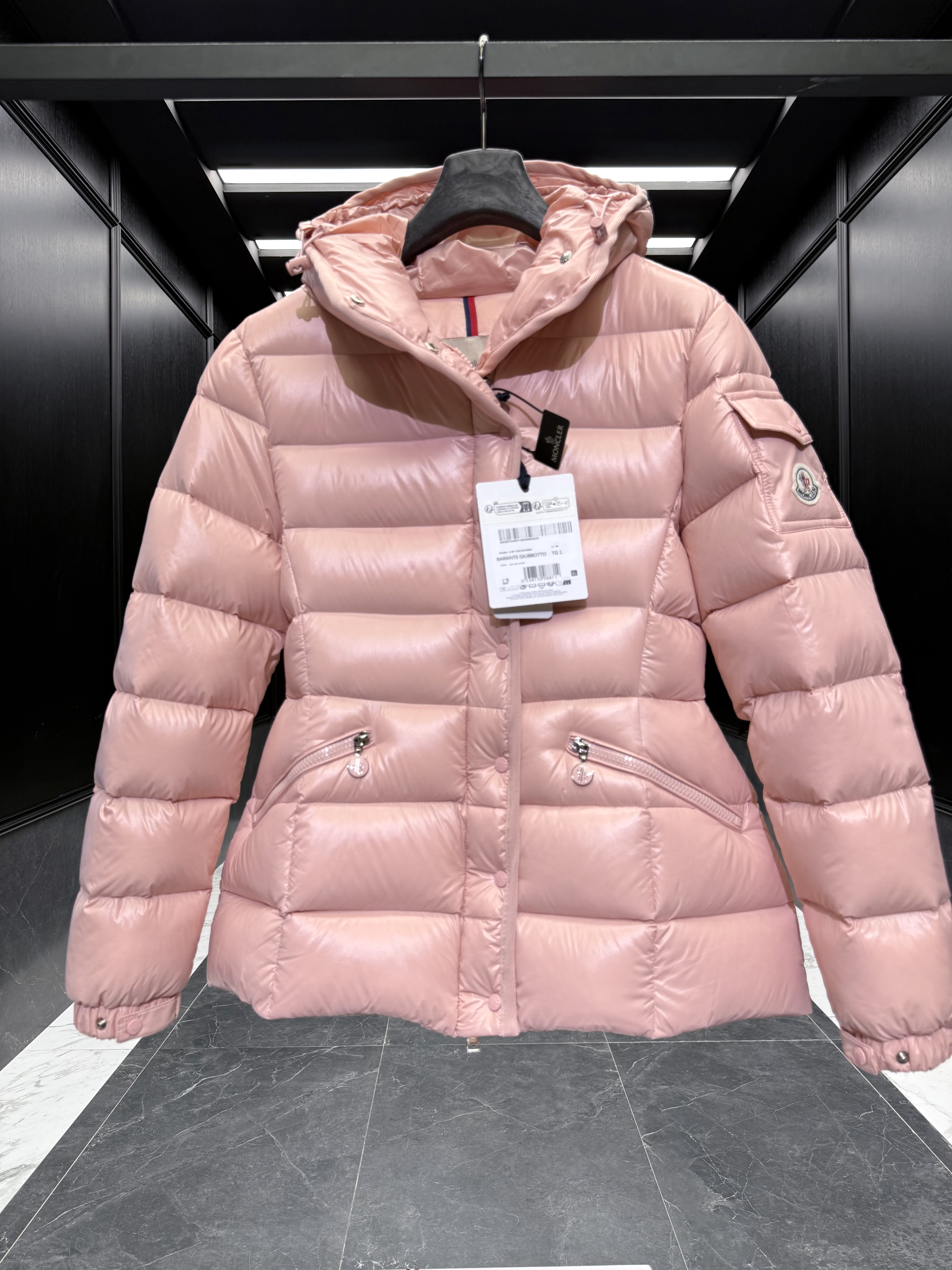 MONCLER Женская куртка Barante MONCLER Женская куртка Barante