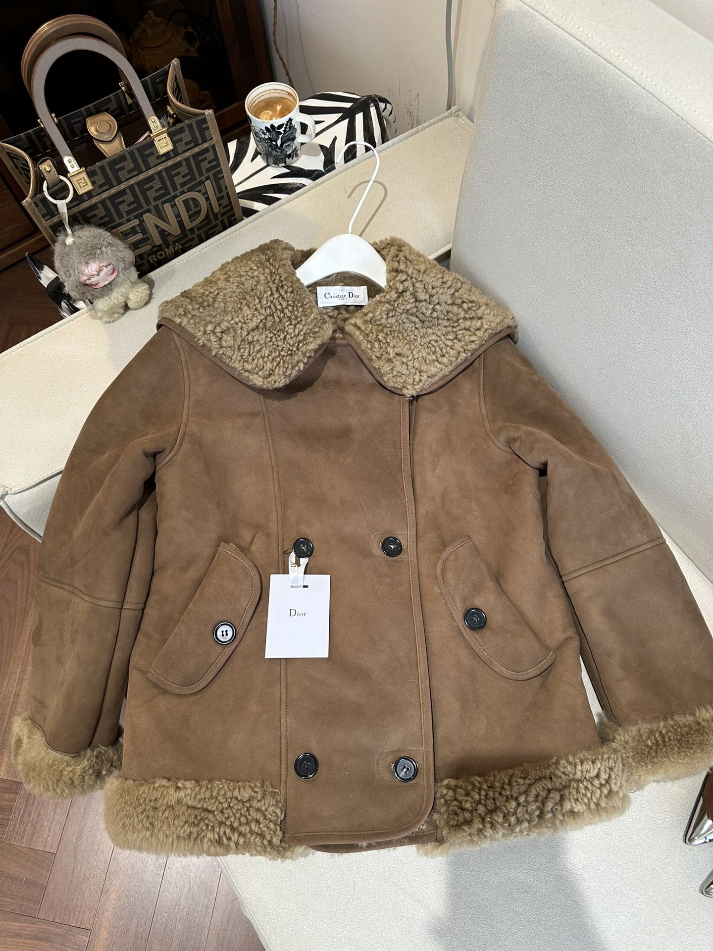 CHRISTIAN DIOR Женская дублёнка из овчины CHRISTIAN DIOR Женская дублёнка из овчины