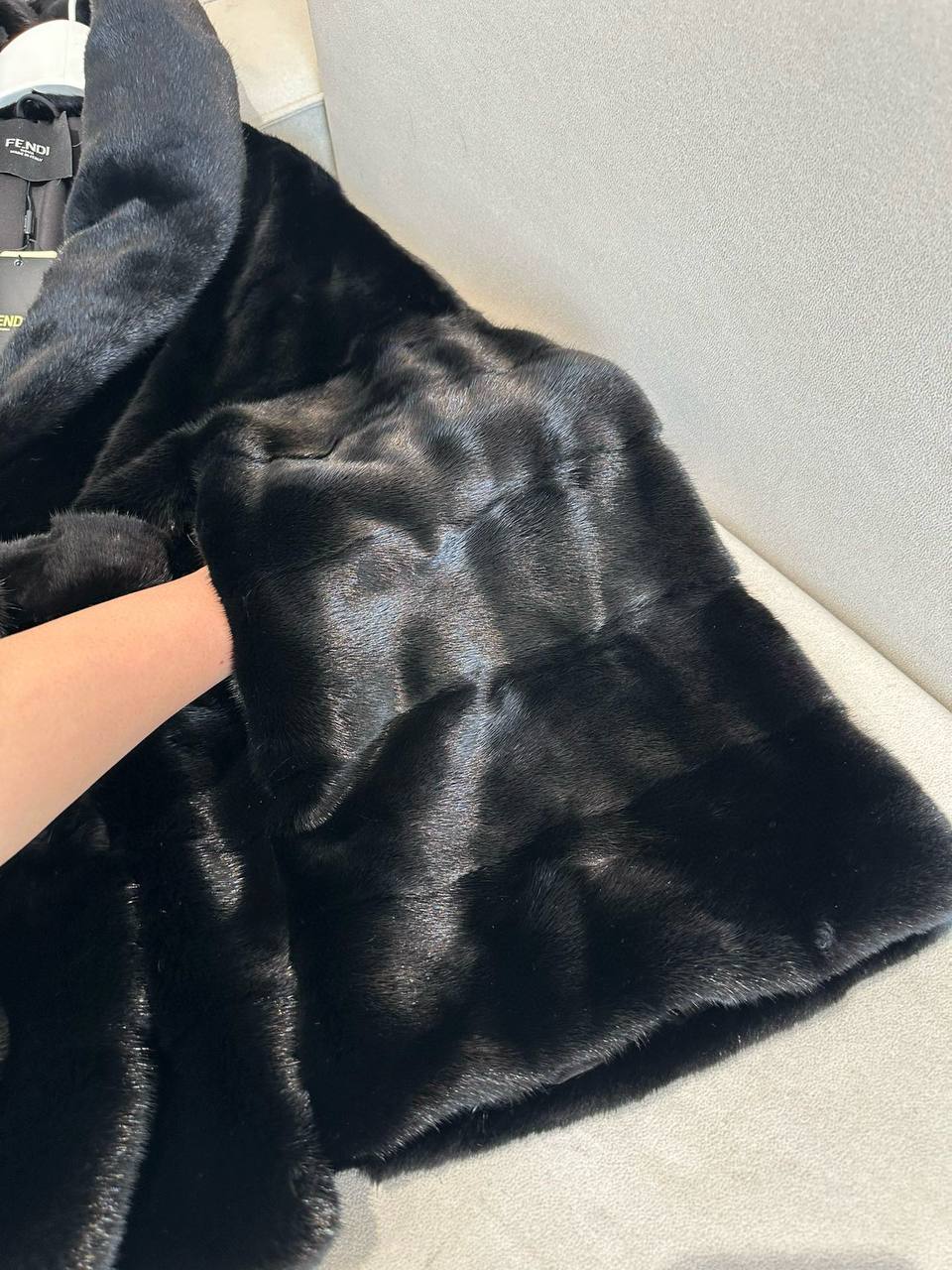 FENDI Женская шуба из норки с поясом FENDI Женская шуба из норки с поясом