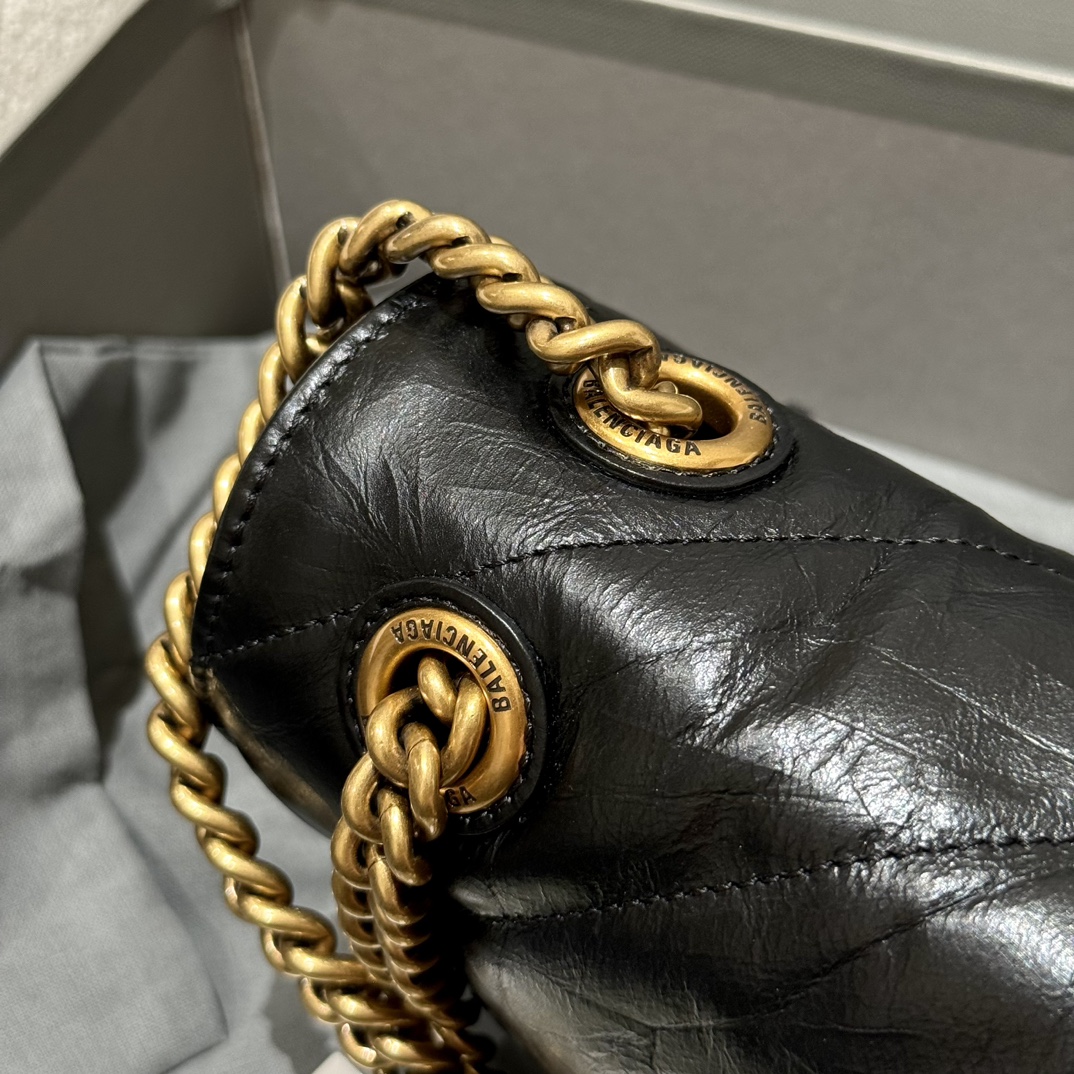 BALENCIAGA Женская сумка Crush маленькая BALENCIAGA Женская сумка Crush маленькая