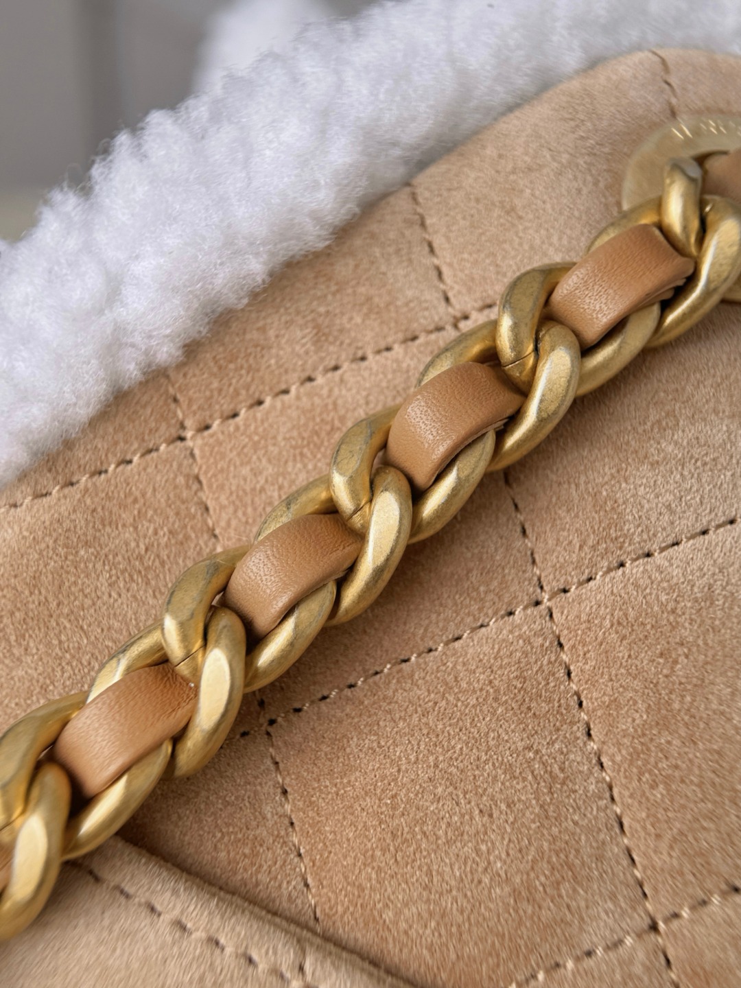 CHANEL Женская сумка Hobo 25S с мехом CHANEL Женская сумка Hobo 25S с мехом