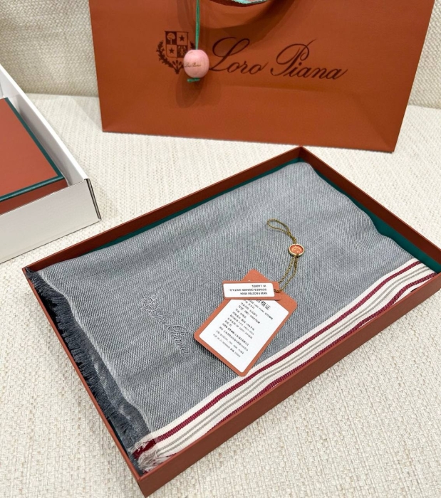 LORO PIANA Женский шарф из кашемир