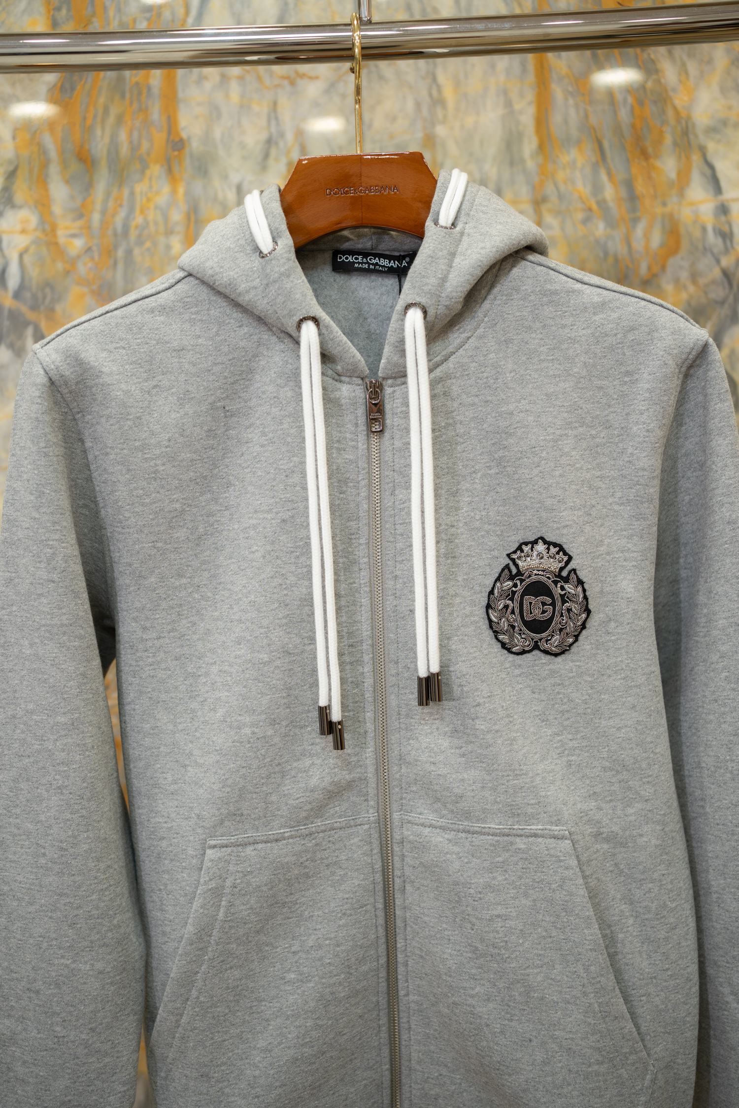 DOLCE & GABBANA Мужской костюм серый DOLCE & GABBANA Мужской костюм серый