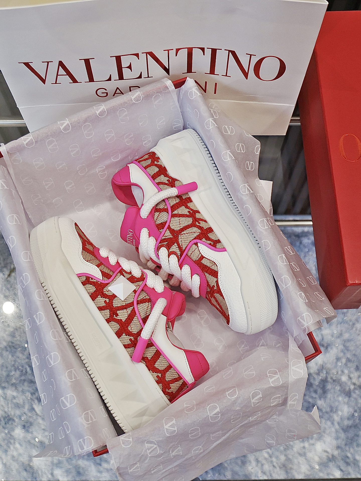 VALENTINO Кроссовки One Stud XL комбинированные VALENTINO Кроссовки One Stud XL комбинированные