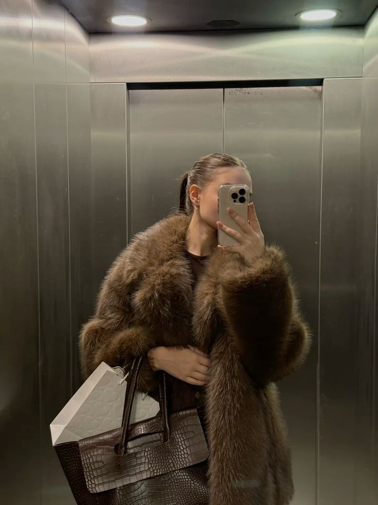 GUCCI Женская шуба из овчины GUCCI Женская шуба из овчины