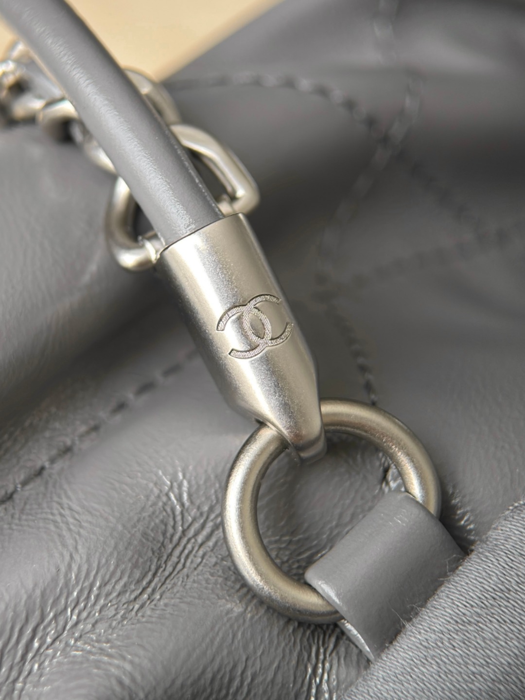 CHANEL Женская сумка 22 Mini