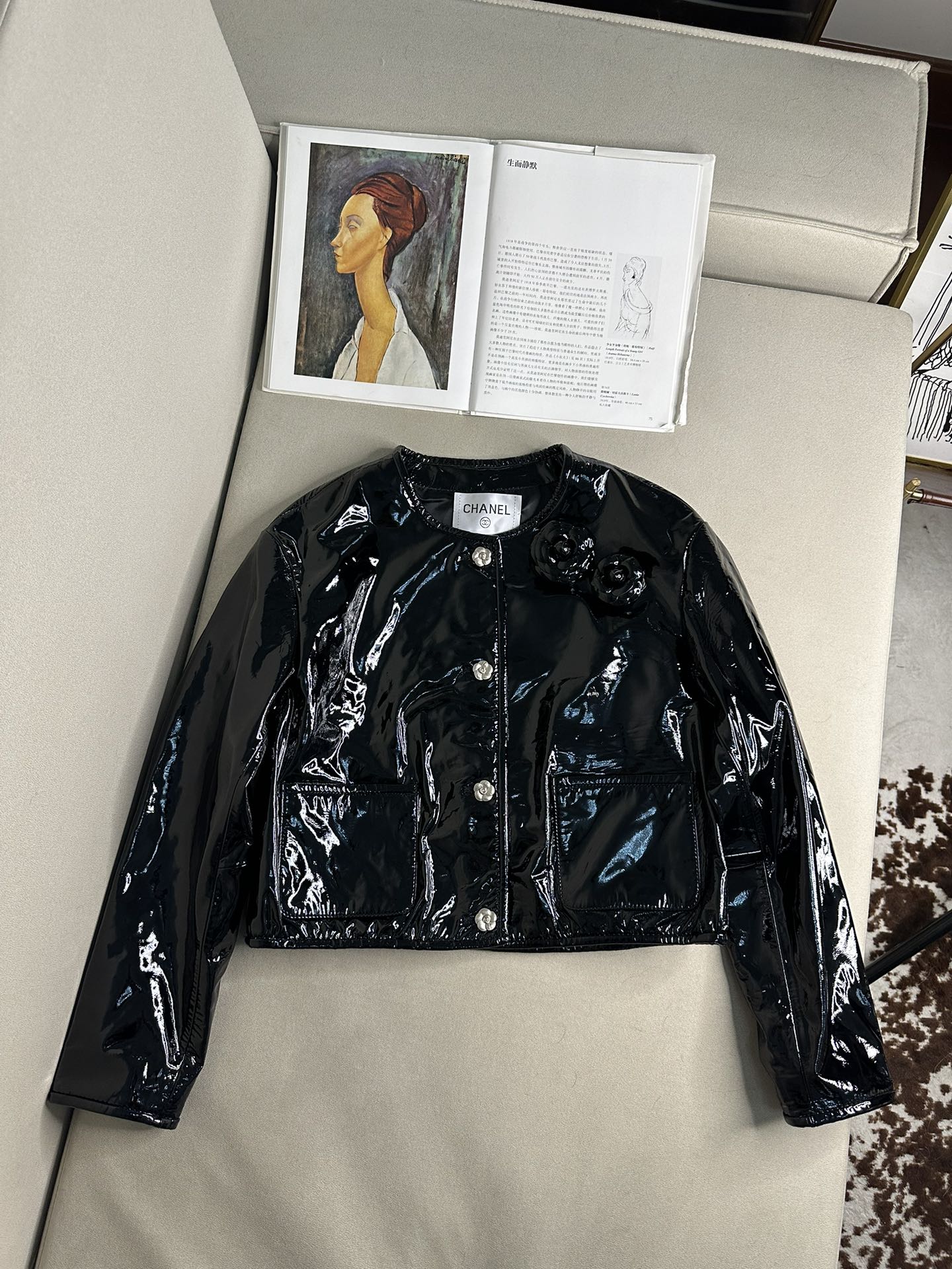 CHANEL Женский кожаный костюм CHANEL Женский кожаный костюм