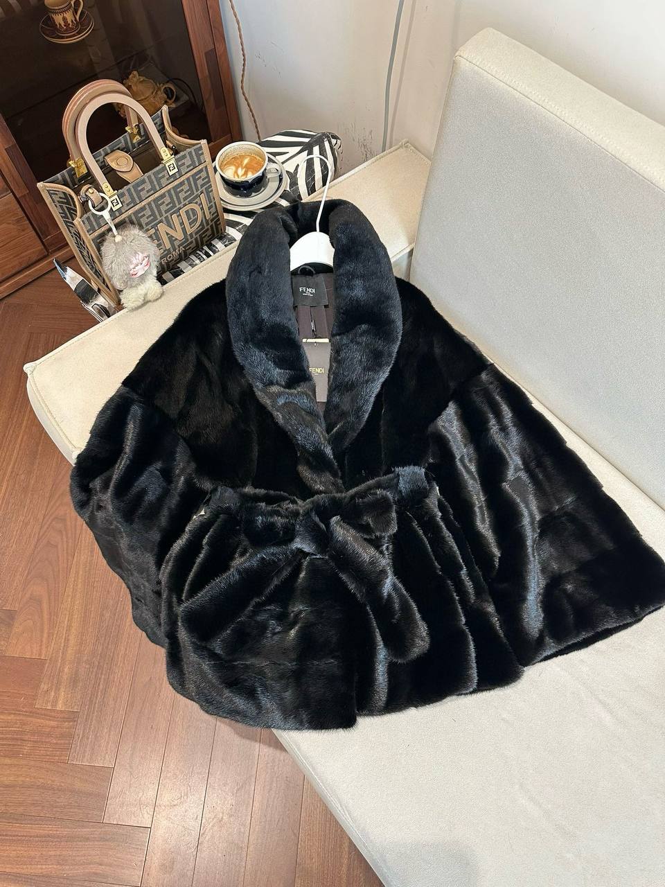 FENDI Женская шуба из норки с поясом FENDI Женская шуба из норки с поясом