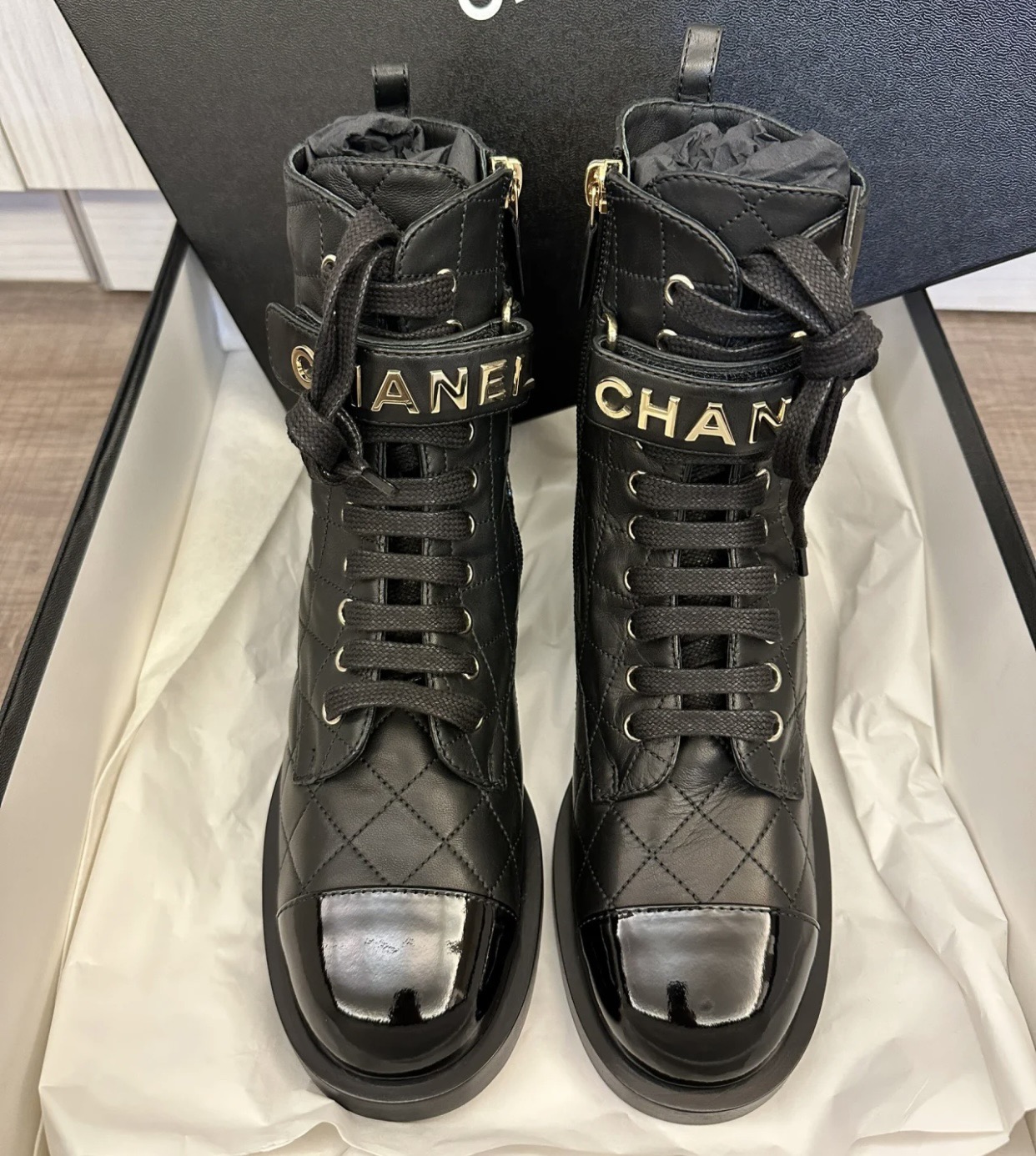 CHANEL Женские стёганые ботинки с перемычкой