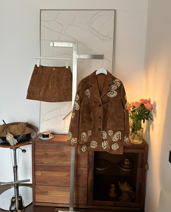 LOEWE Женский костюм из замши