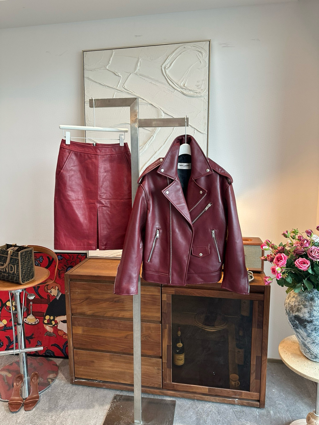 SAINT LAURENT Женский кожаный костюм с юбкой-карандаш SAINT LAURENT Женский кожаный костюм с юбкой-карандаш