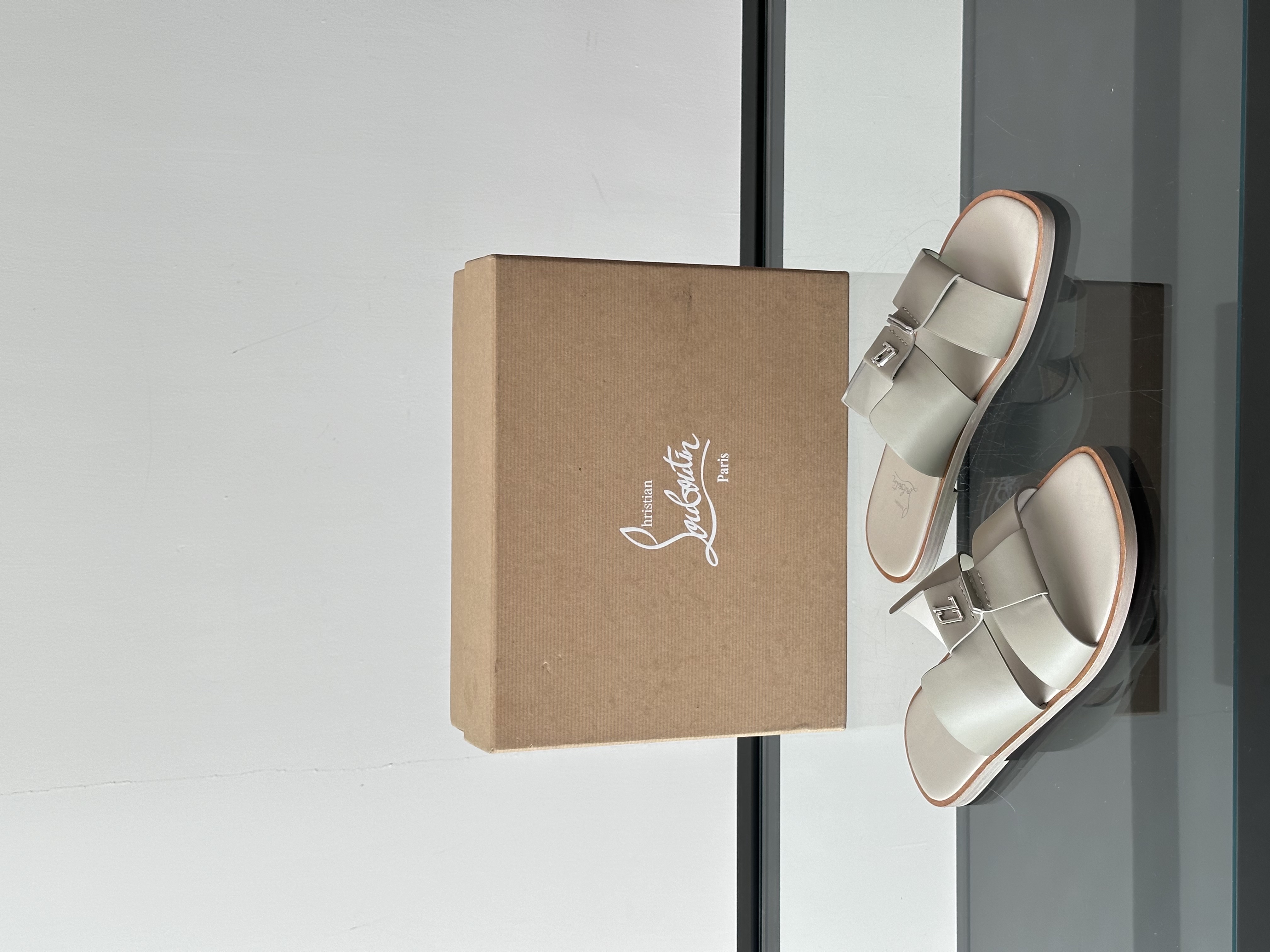 CHRISTIAN LOUBOUTIN Мужские шлёпанцы из кожи 