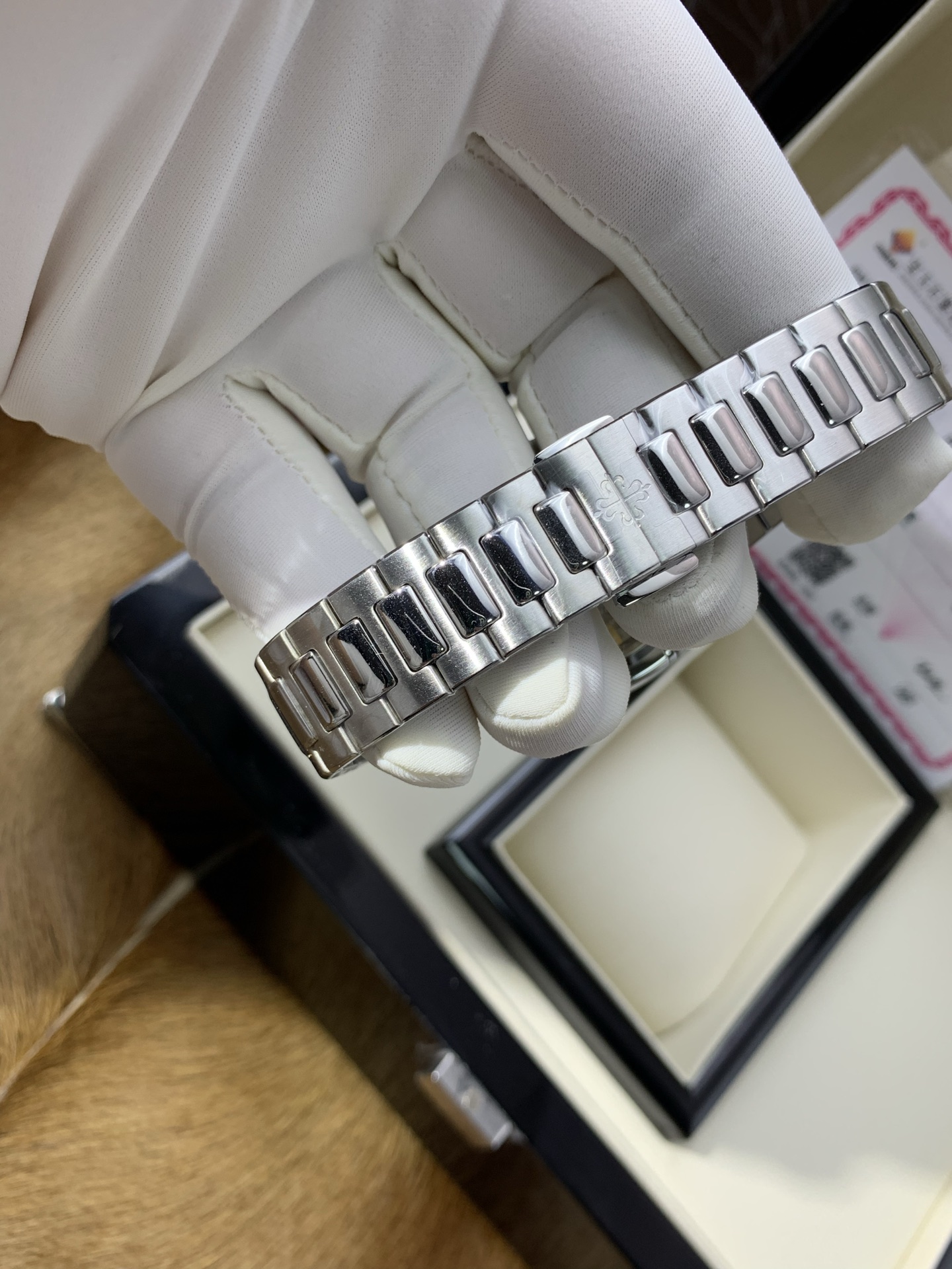 PATEK PHILIPPE Женские часы Nautilus 7118/1200A-010 PATEK PHILIPPE Женские часы Nautilus 7118/1200A-010