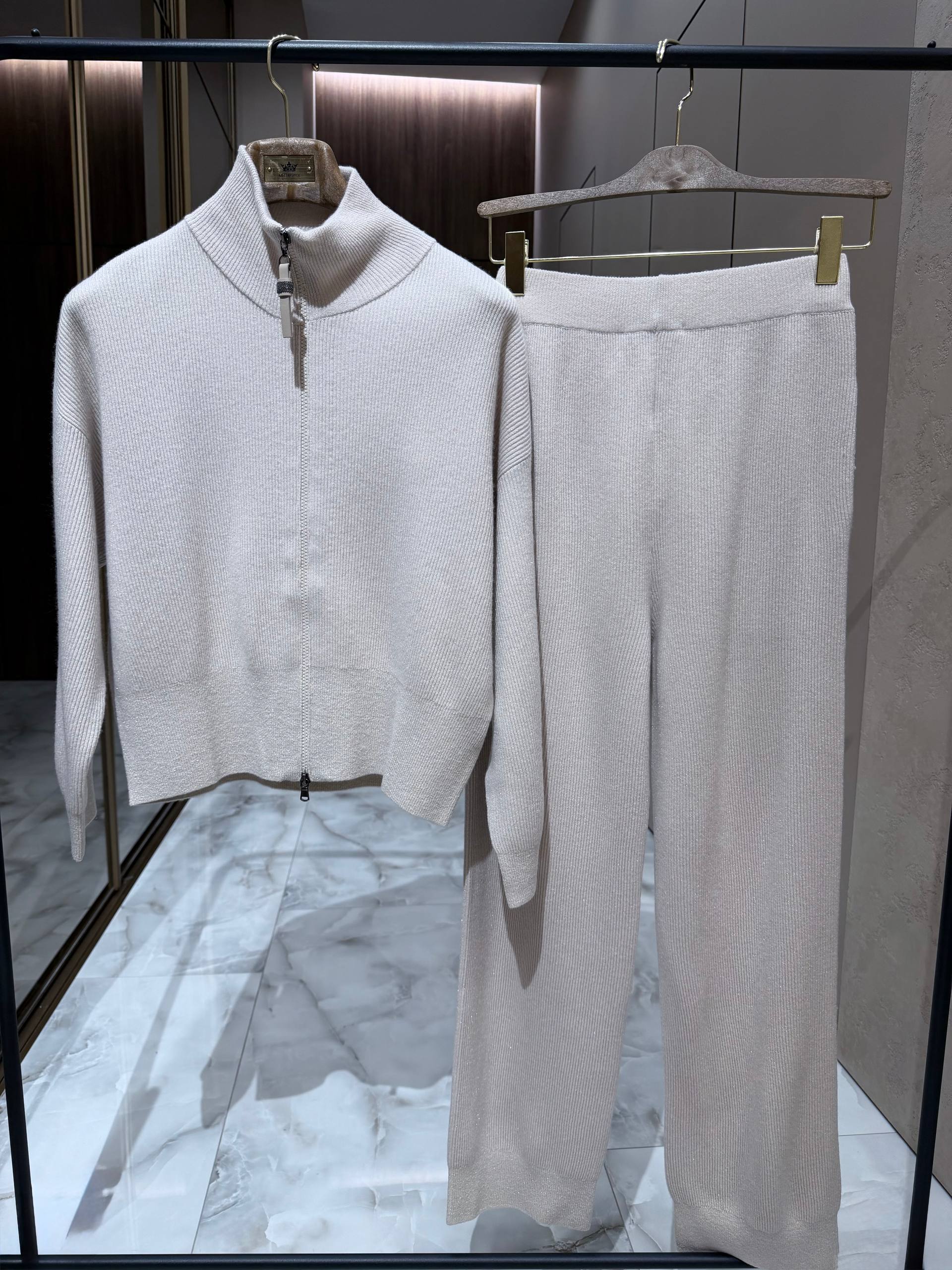 BRUNELLO CUCINELLI Женский костюм с люрексовой нитью BRUNELLO CUCINELLI Женский костюм с люрексовой нитью