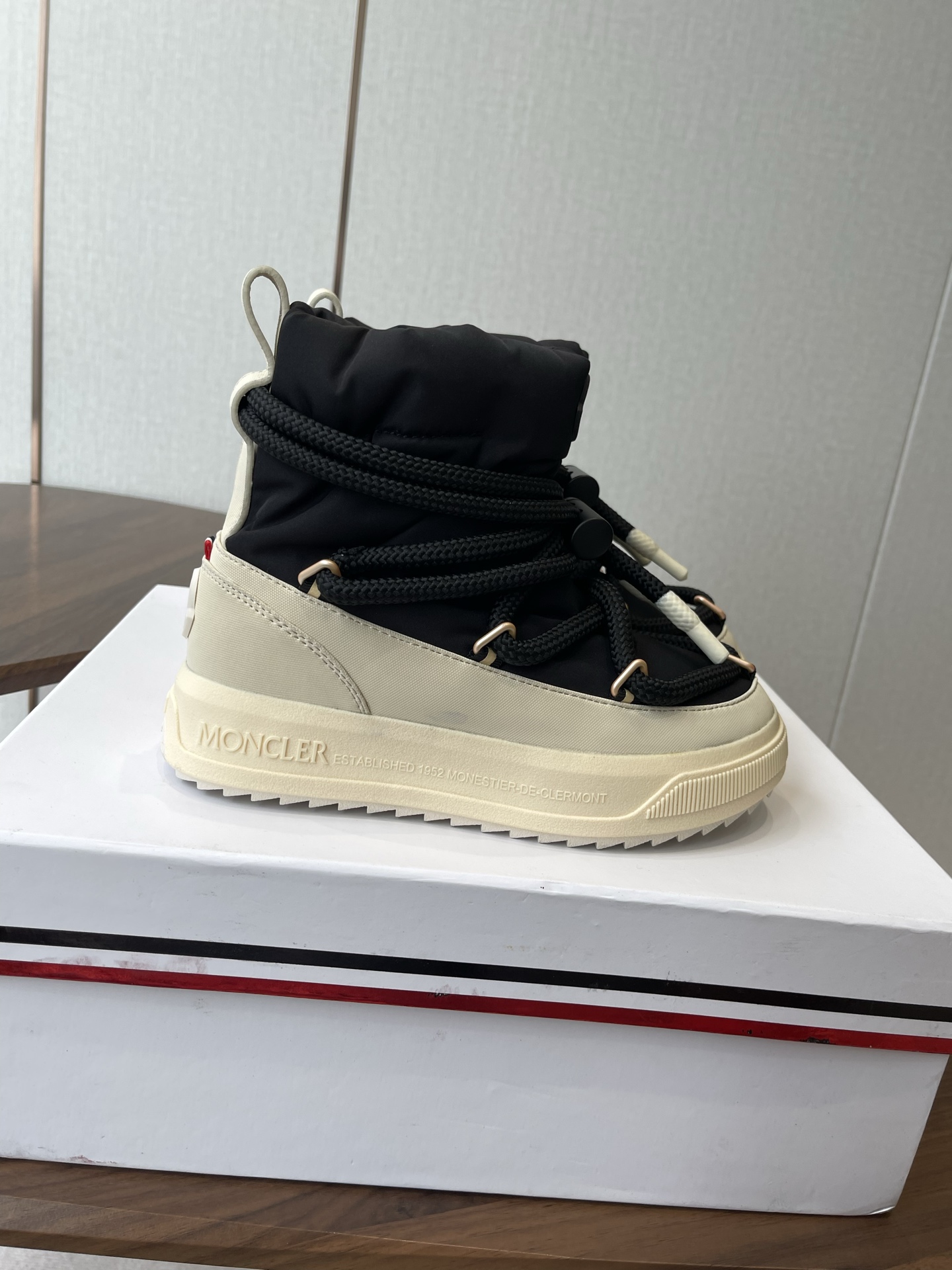 MONCLER Женские горнолыжные ботинки Altive Mid