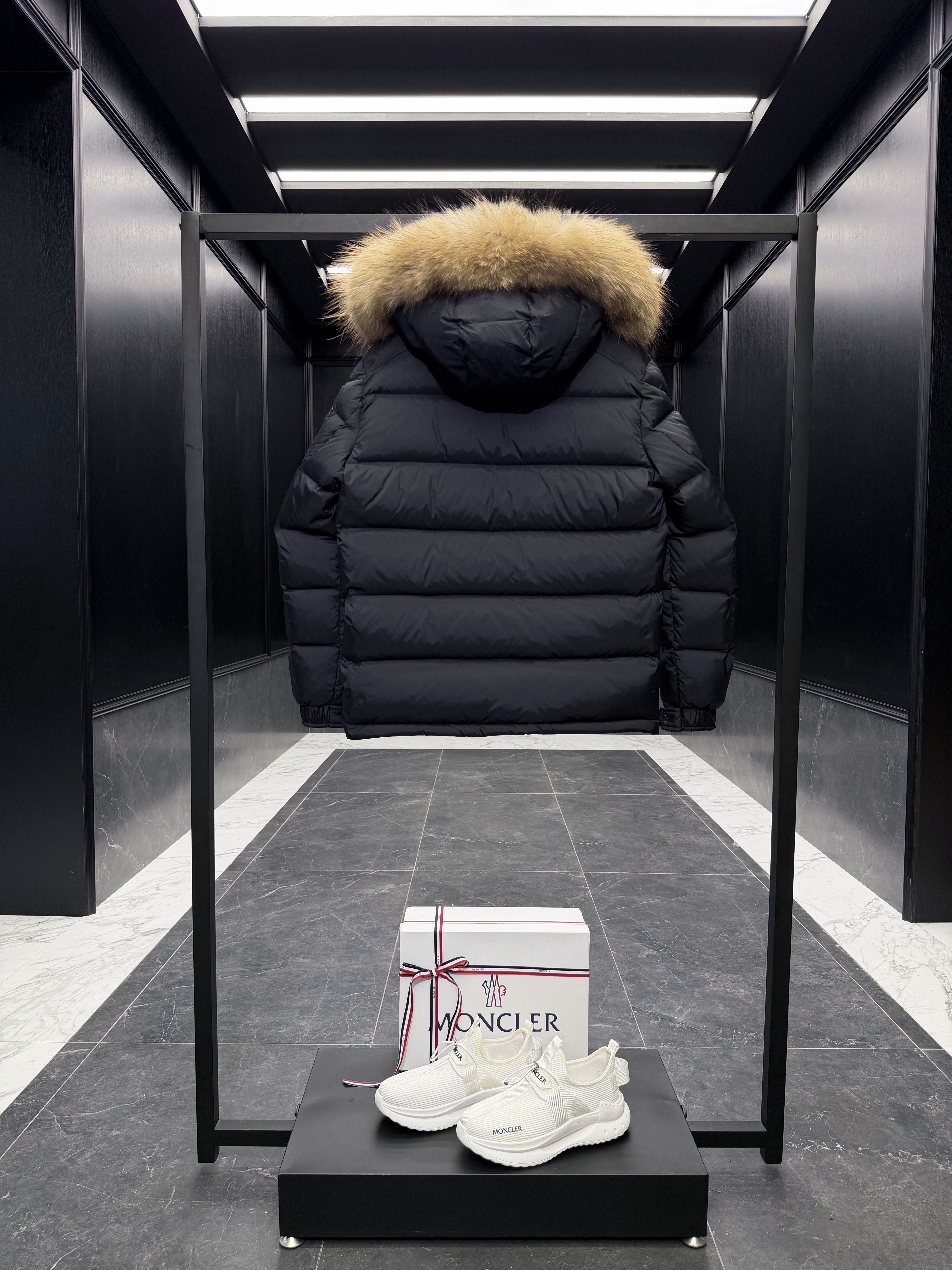 MONCLER Мужской пуховик Maya MONCLER Мужской пуховик Maya