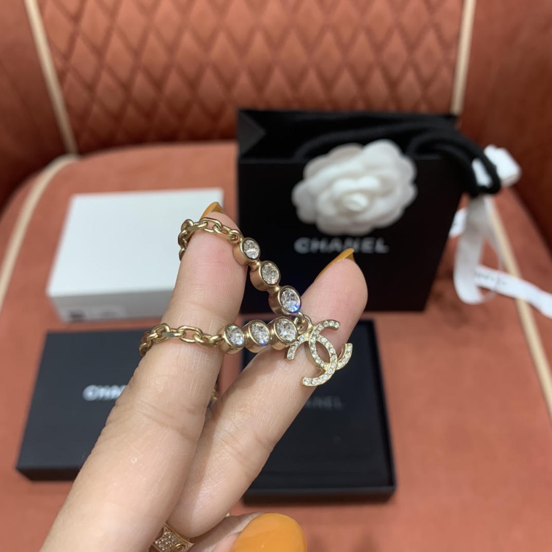 CHANEL Женское колье CHANEL Женское колье