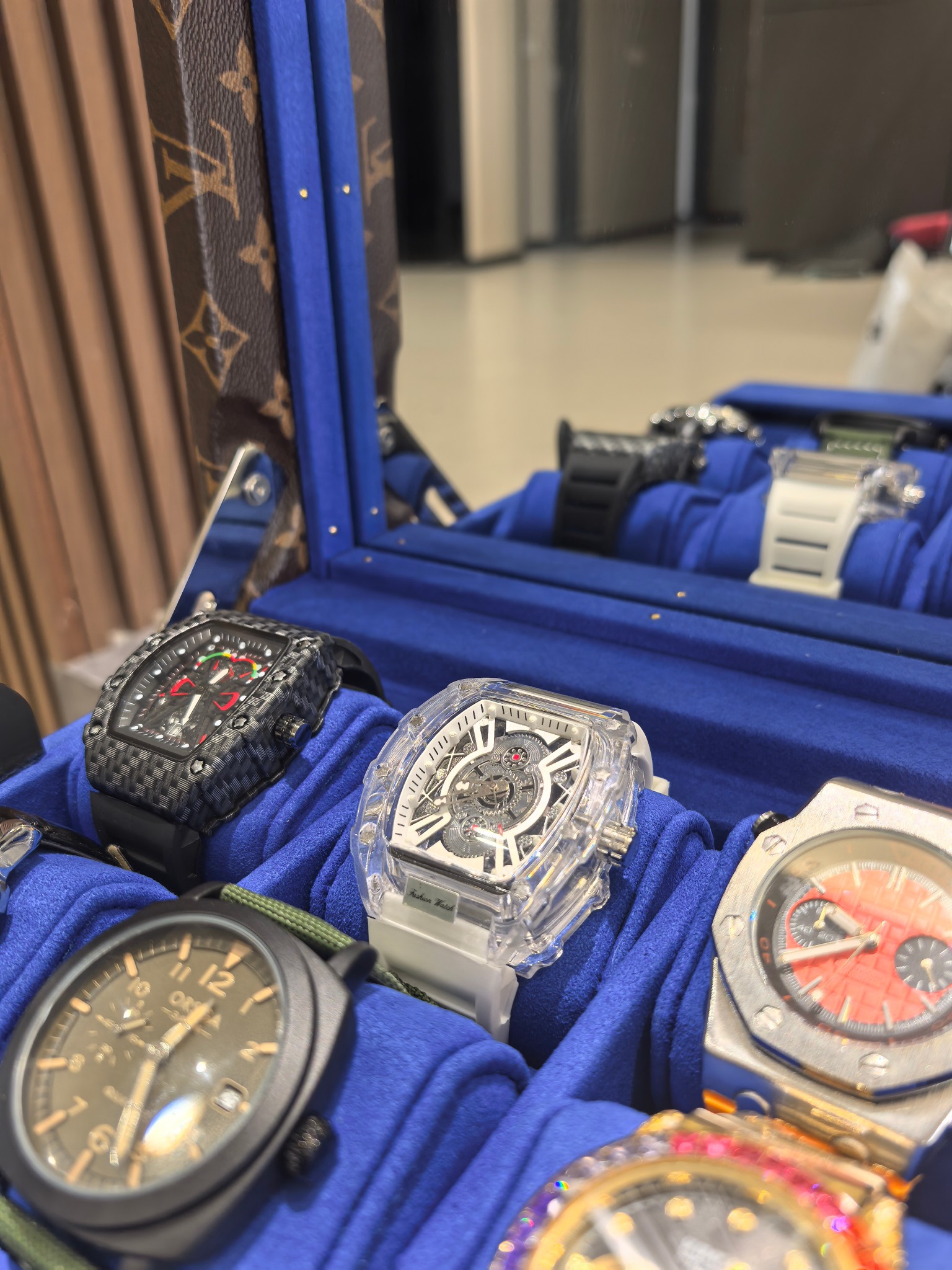 LOUIS VUITTON Ящик для хранения часов LOUIS VUITTON Ящик для хранения часов