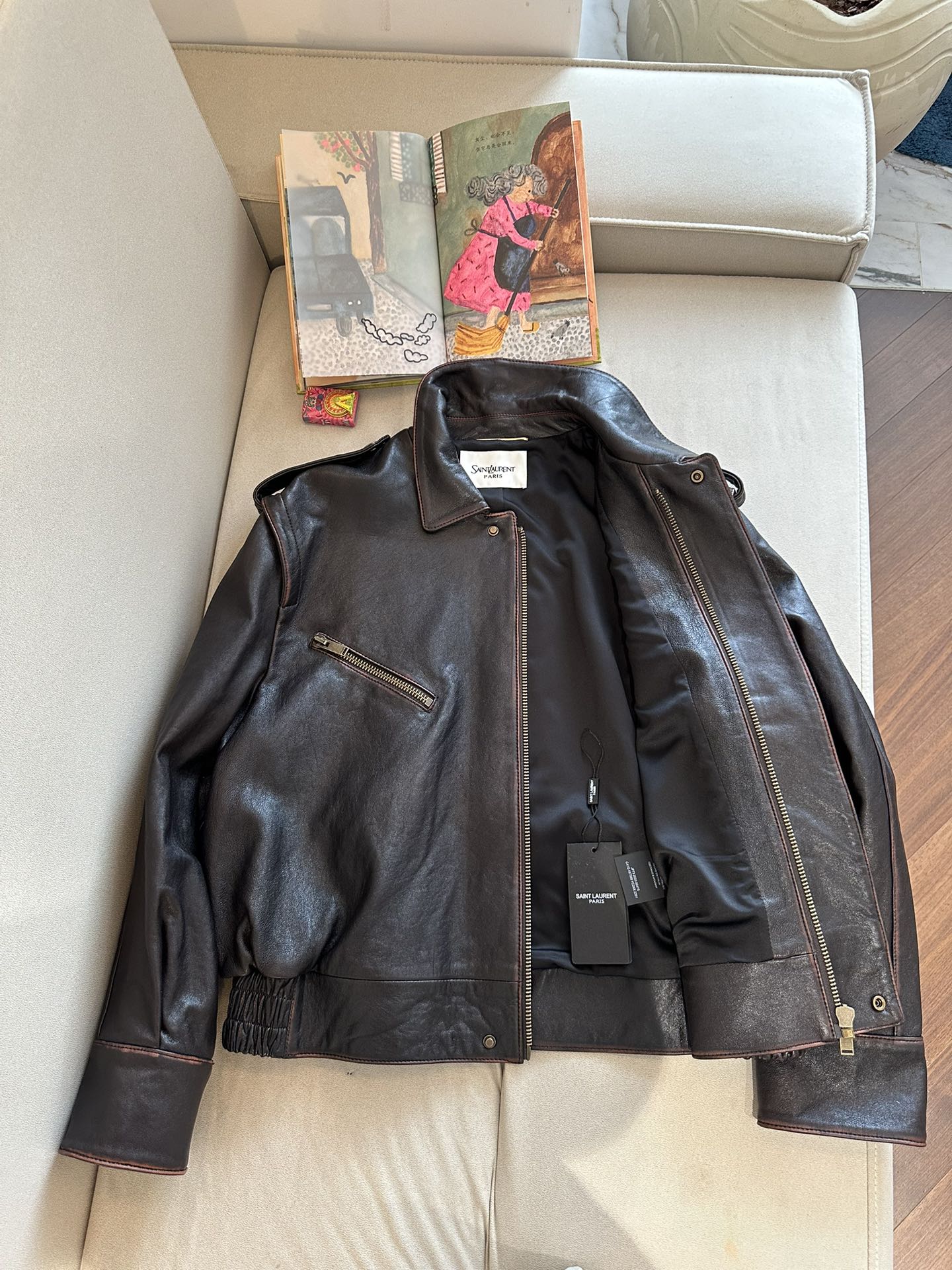 SAINT LAURENT Женская кожаная куртка прямого кроя