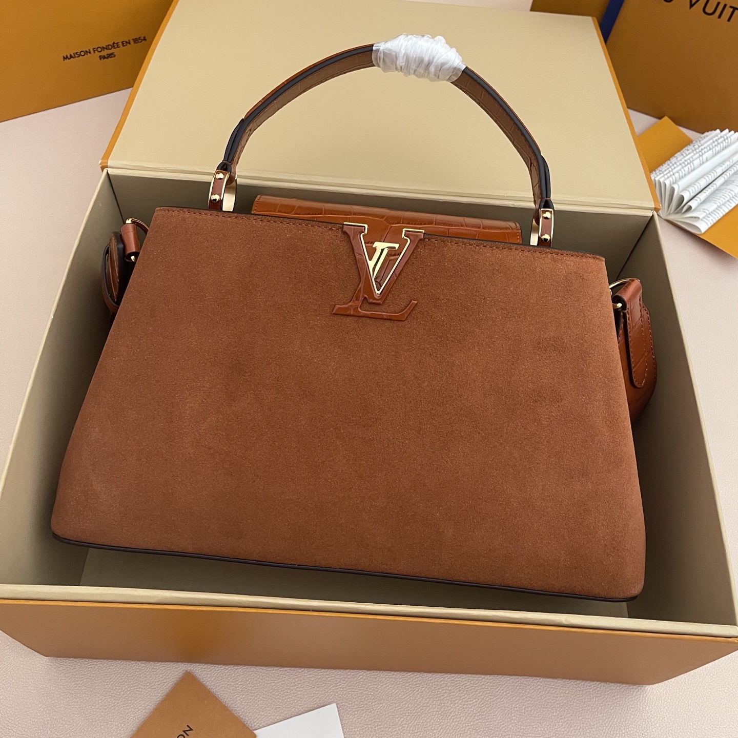 LOUIS VUITTON Женская сумка Capucines Souple M14371 LOUIS VUITTON Женская сумка Capucines Souple M14371