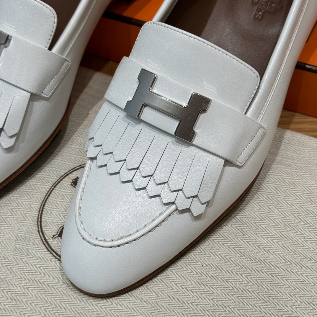 HERMES Женские лоферы Royal 